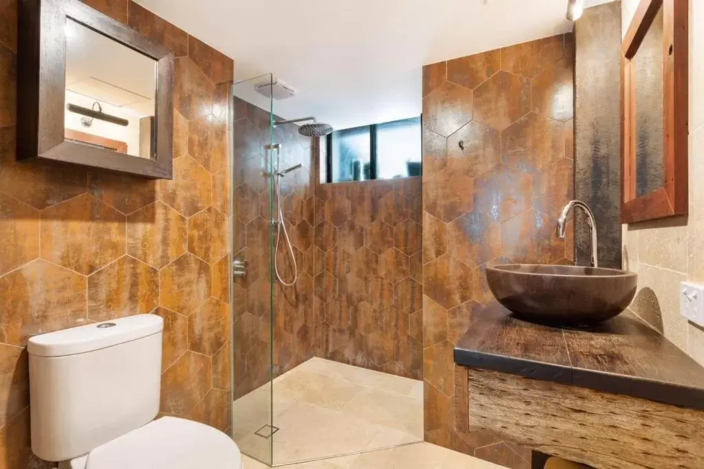 Shower, Bathroom in Byron Pacific Apartments - On Clarkes Beach
