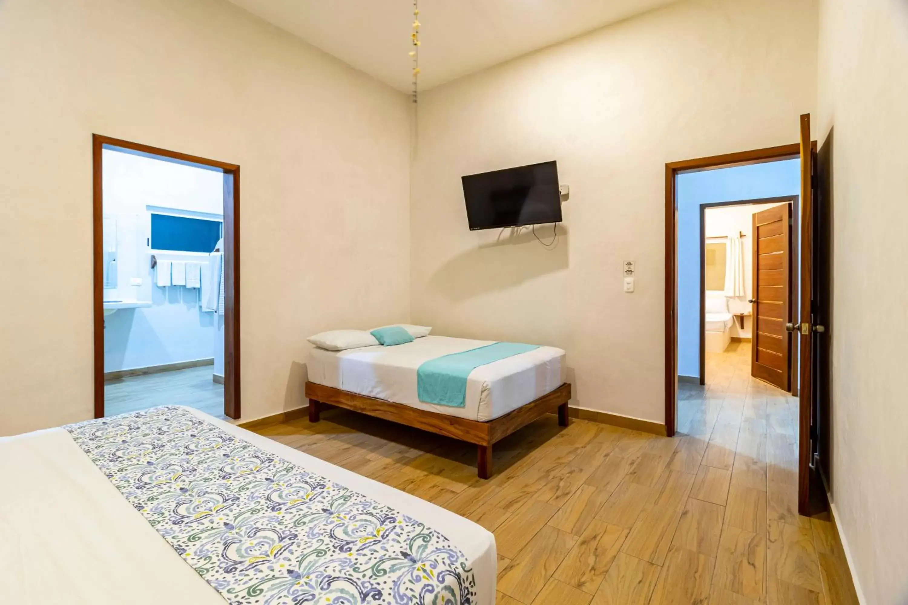 TV and multimedia in Hotel & Suites Oasis Bacalar