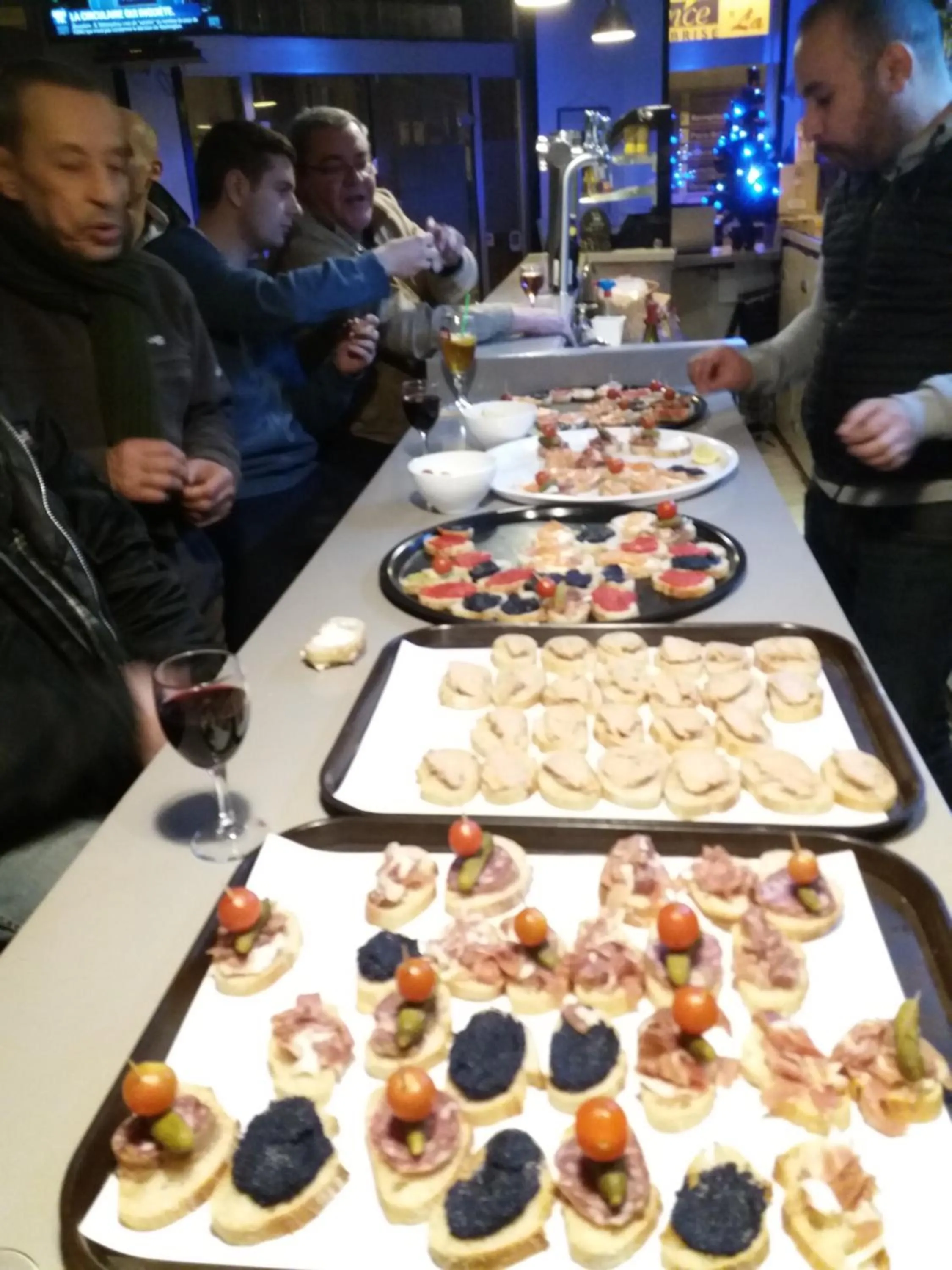 Evening entertainment in Le Clémenceau Hôtel et Appart 'hôtel "Gare Sncf" centre ville