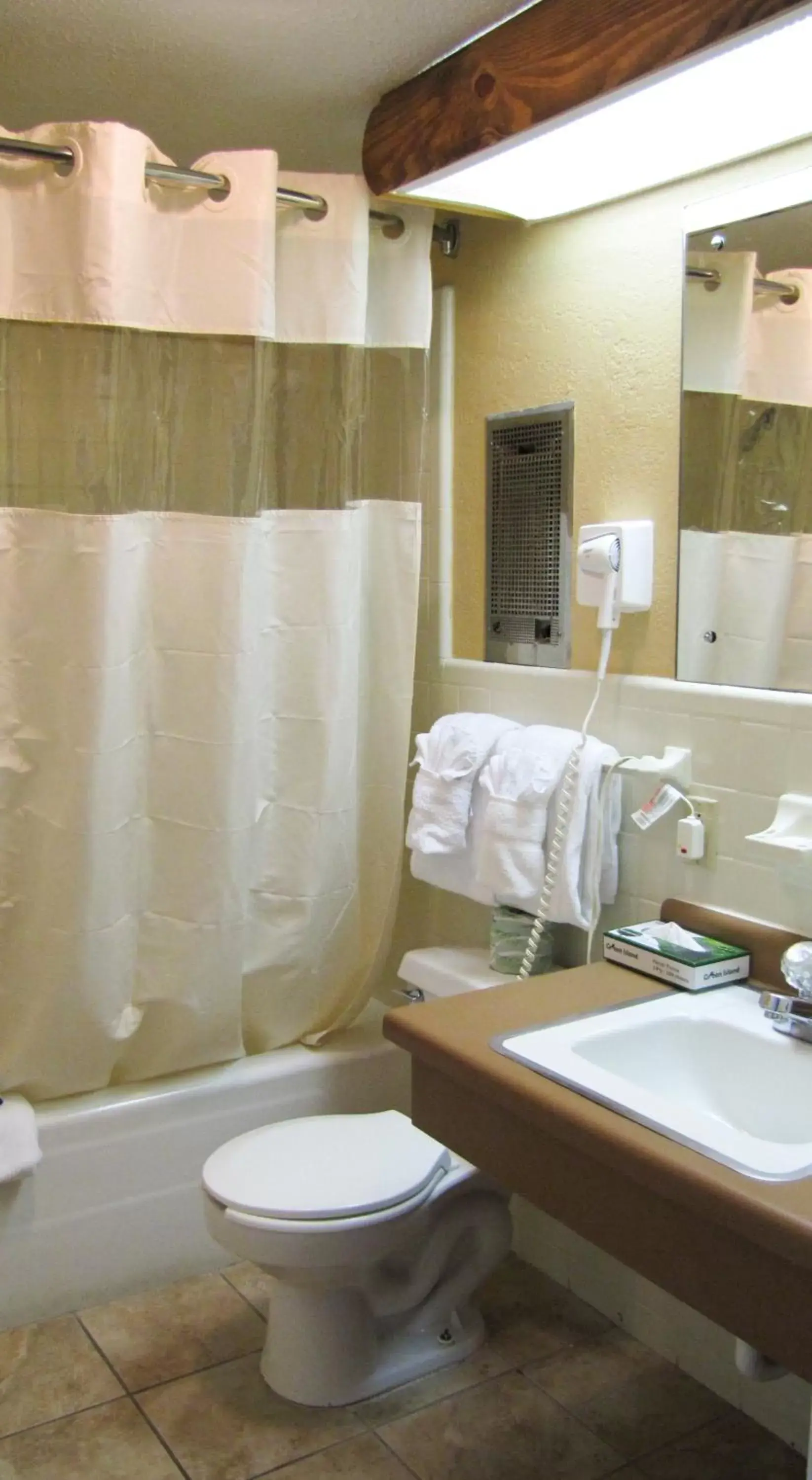 Bathroom in River Terrace Resort & Convention Center