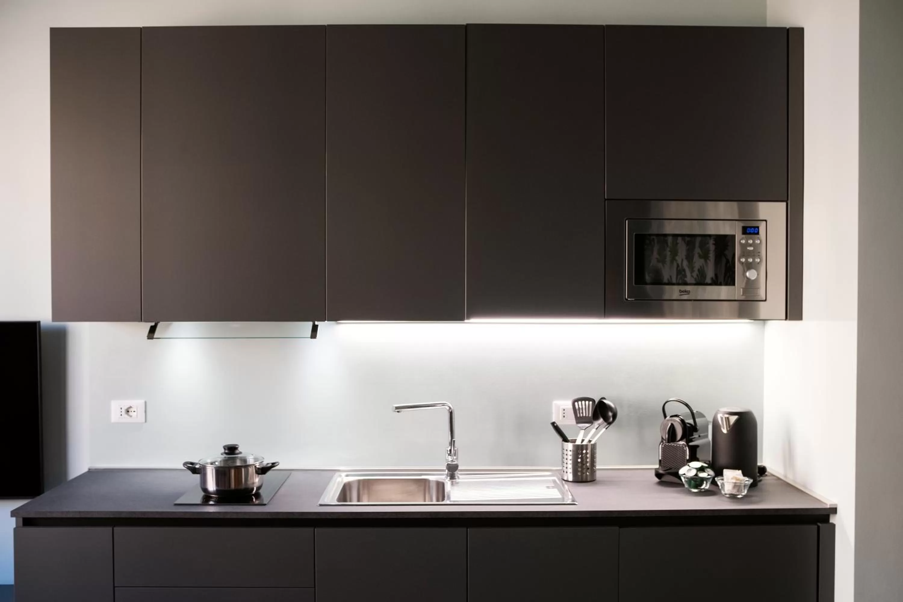 Coffee/tea facilities in AlbaResidence Vico01