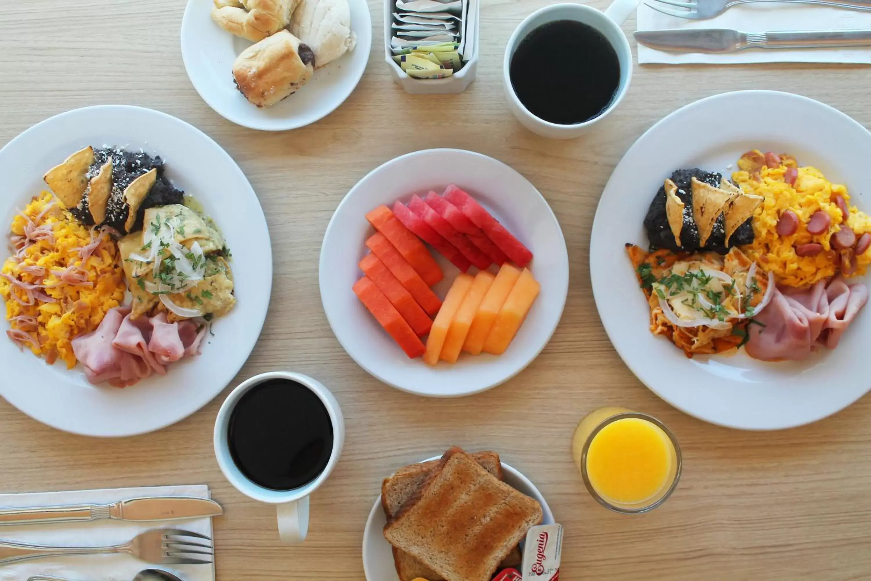 Breakfast in Holiday Inn Express Mérida, an IHG Hotel