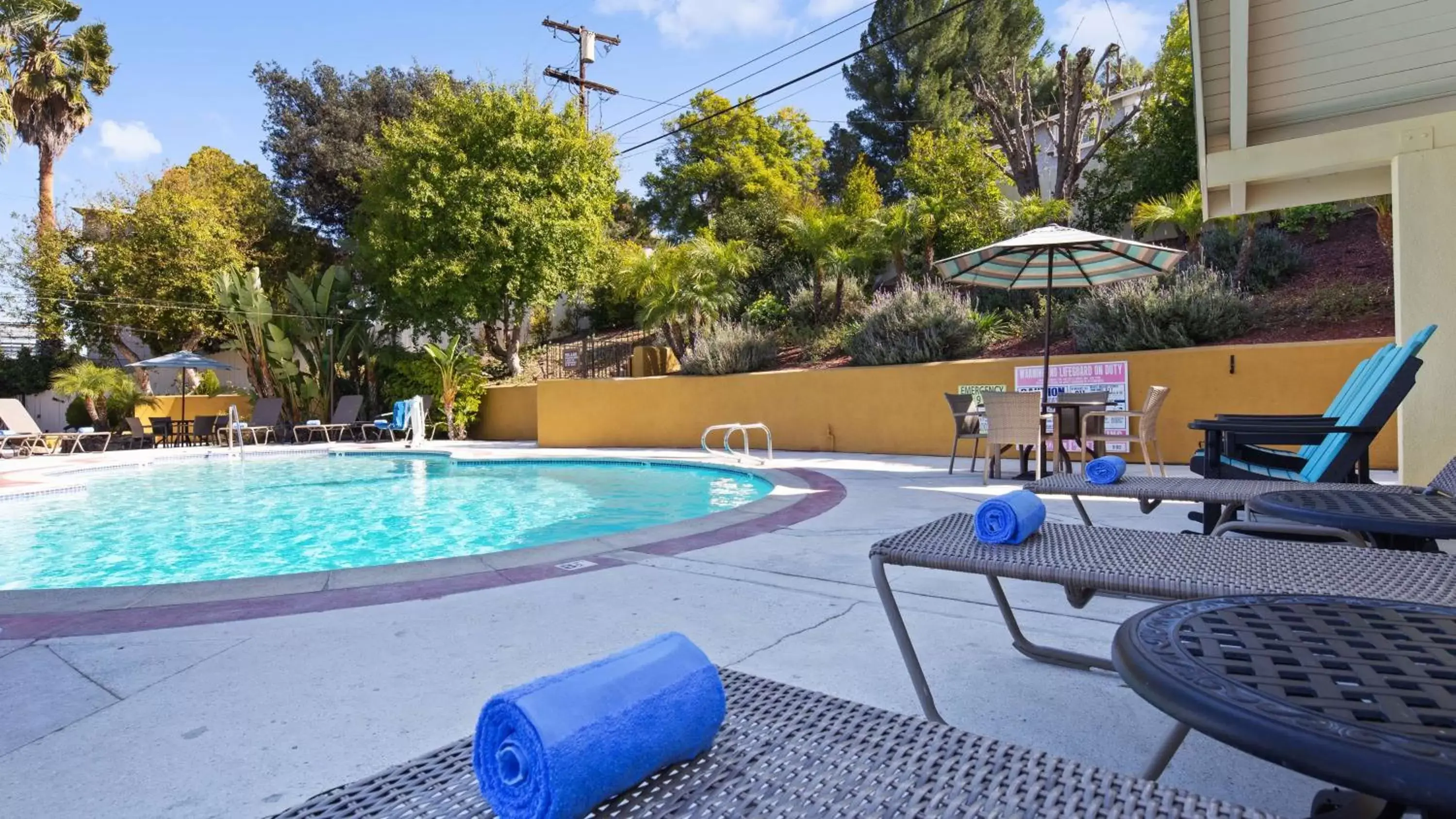 Pool view, Swimming Pool in Best Western Woodland Hills