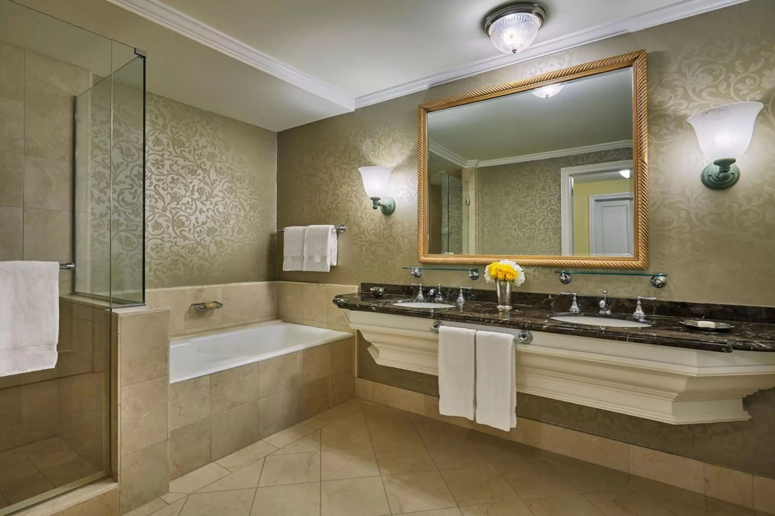 Photo of the whole room, Bathroom in The Las Colinas Resort, Dallas