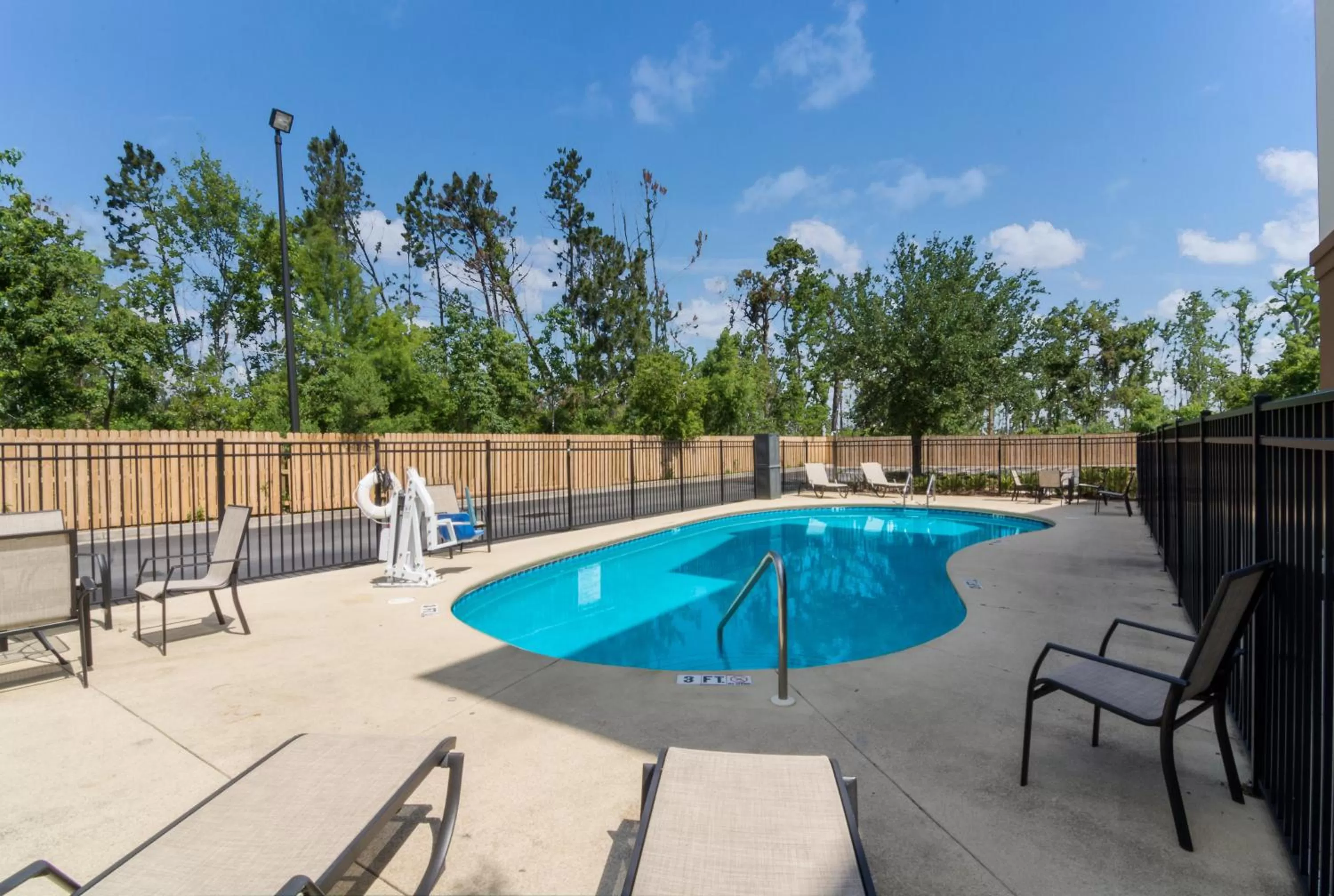 Swimming pool in Red Roof Inn Panama City