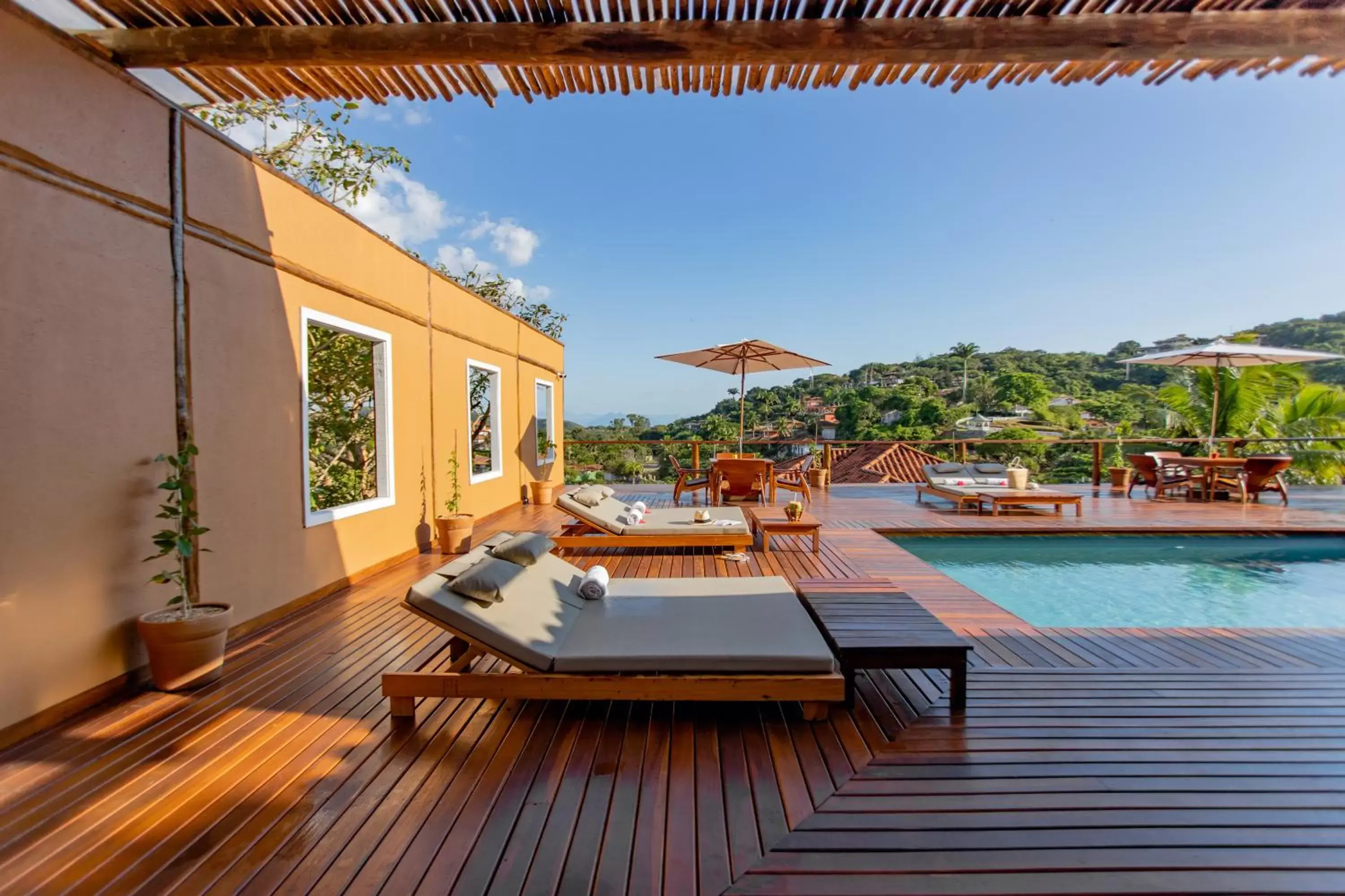 Swimming pool in Jubarte Hotel by Insólito Swimming pool in Jubarte Hotel by Insólito