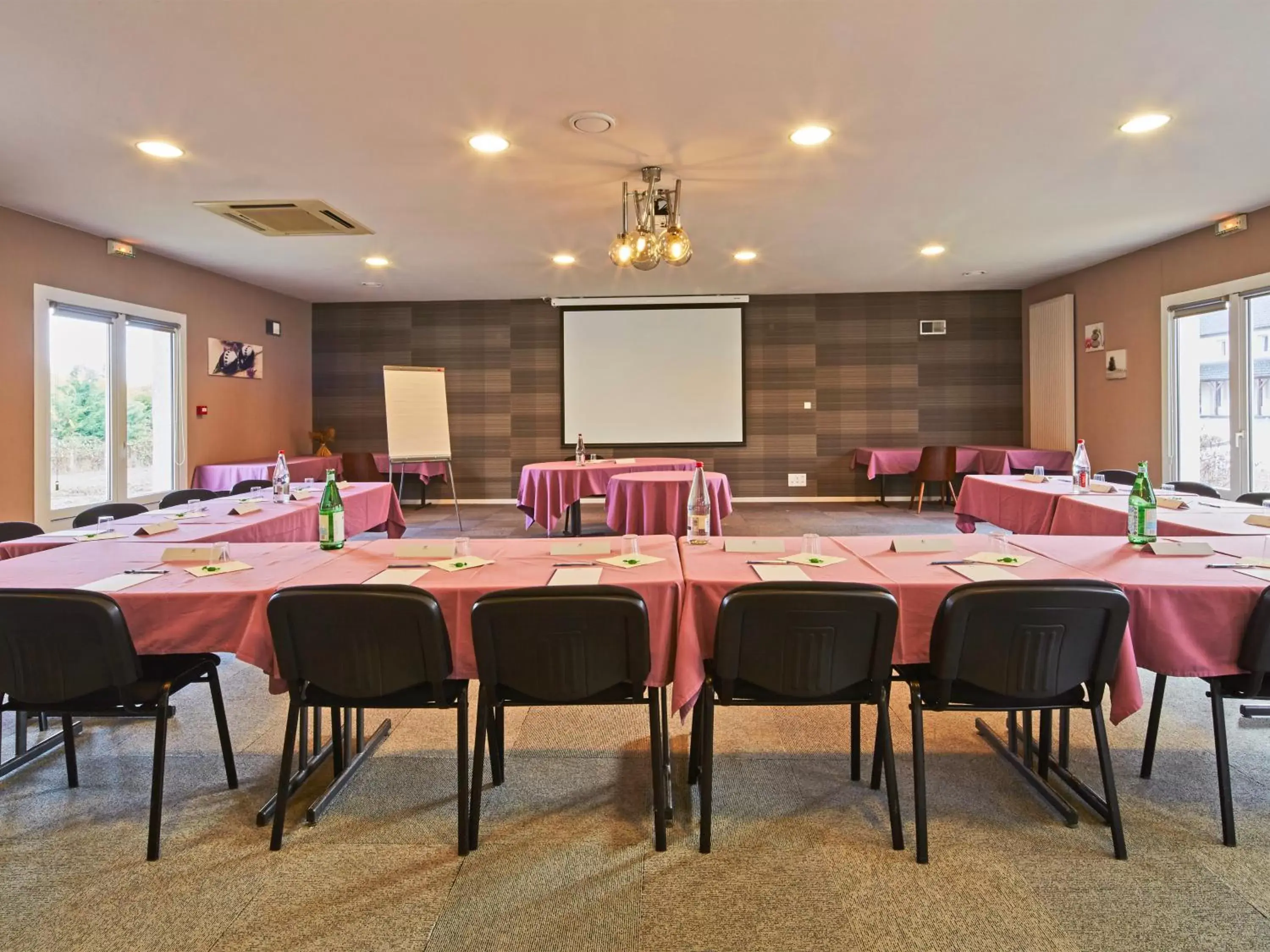 Restaurant/places to eat in Kyriad Auxerre Appoigny Restaurant/places to eat in Kyriad Auxerre Appoigny