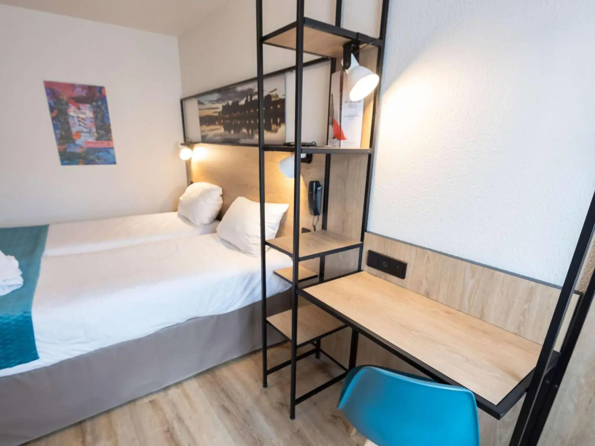 Bedroom, Bed in ibis Avignon Centre Pont De L'Europe Bedroom, Bed in ibis Avignon Centre Pont De L'Europe