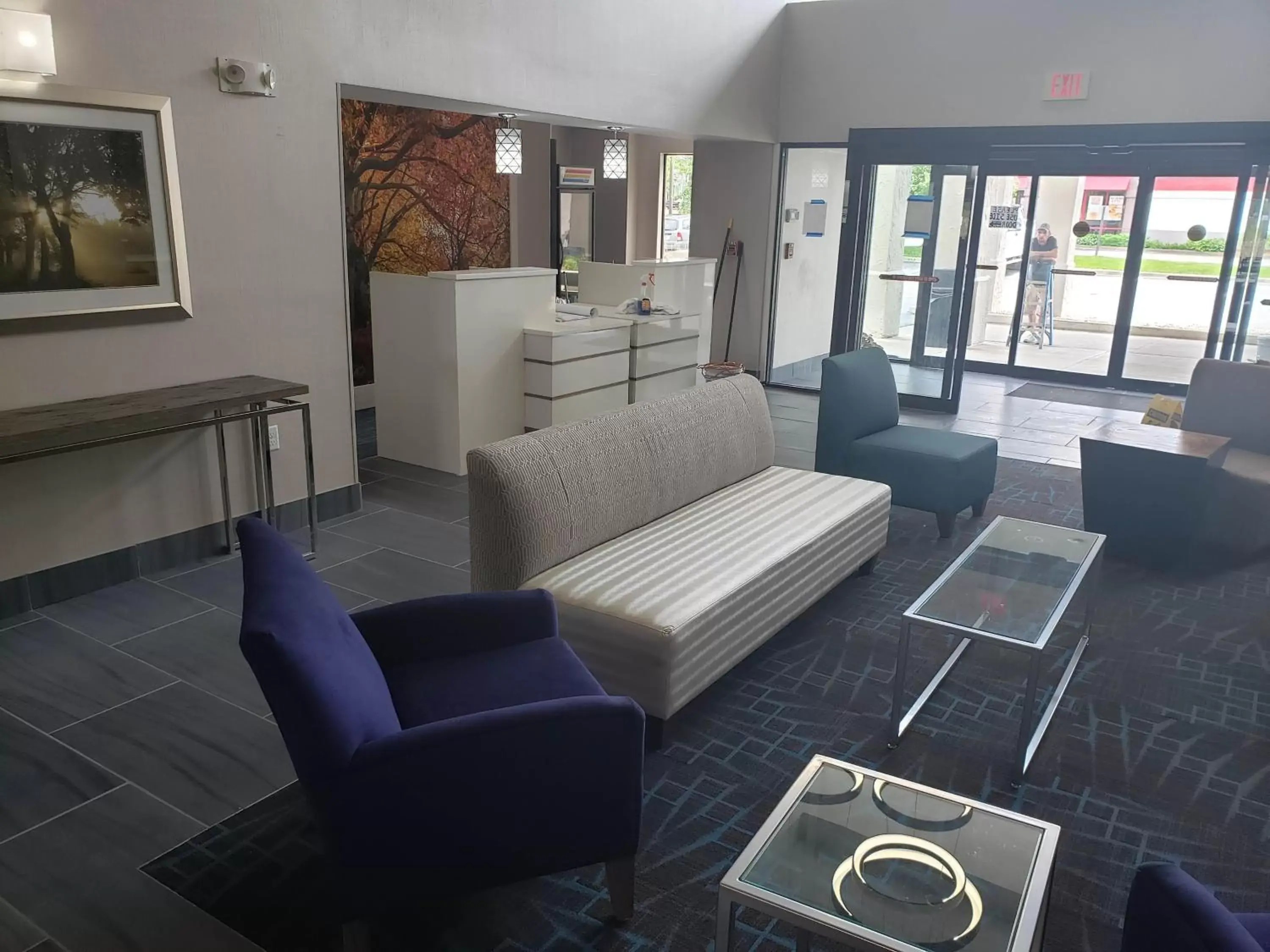 Lobby or reception, Seating Area in Comfort Inn & Suites Tipp City - I-75