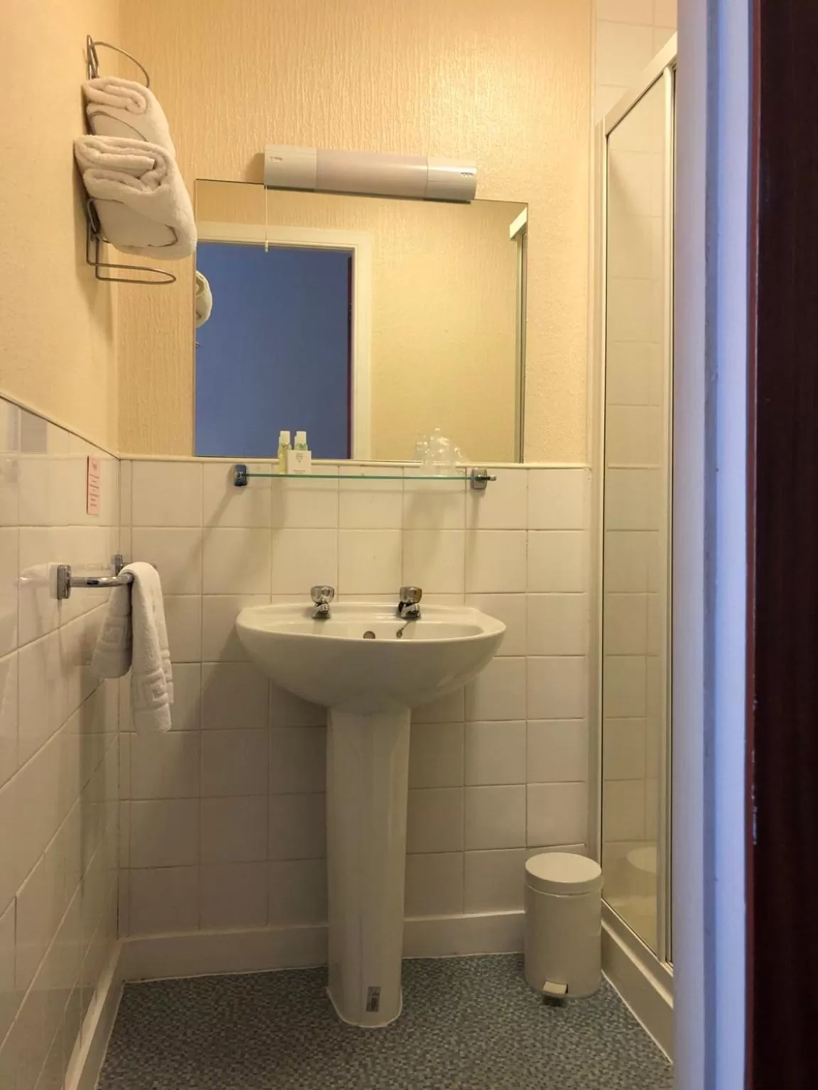 Shower, Bathroom in The Elgin Kintore Arms, Inverurie - Heritage Hotel Since 1855