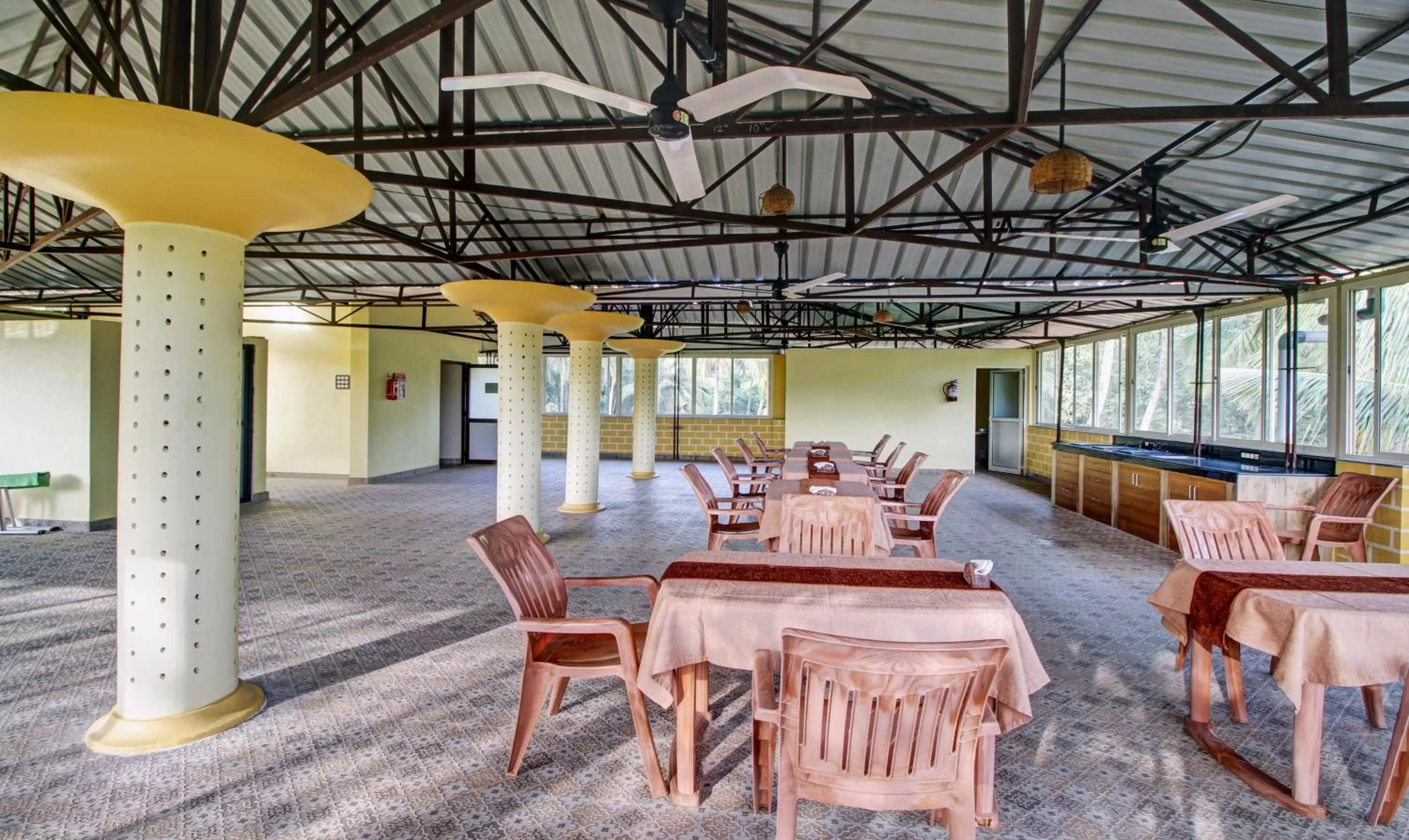 Restaurant/places to eat in Treebo Majestic Palms, 2 Km From Colva Beach