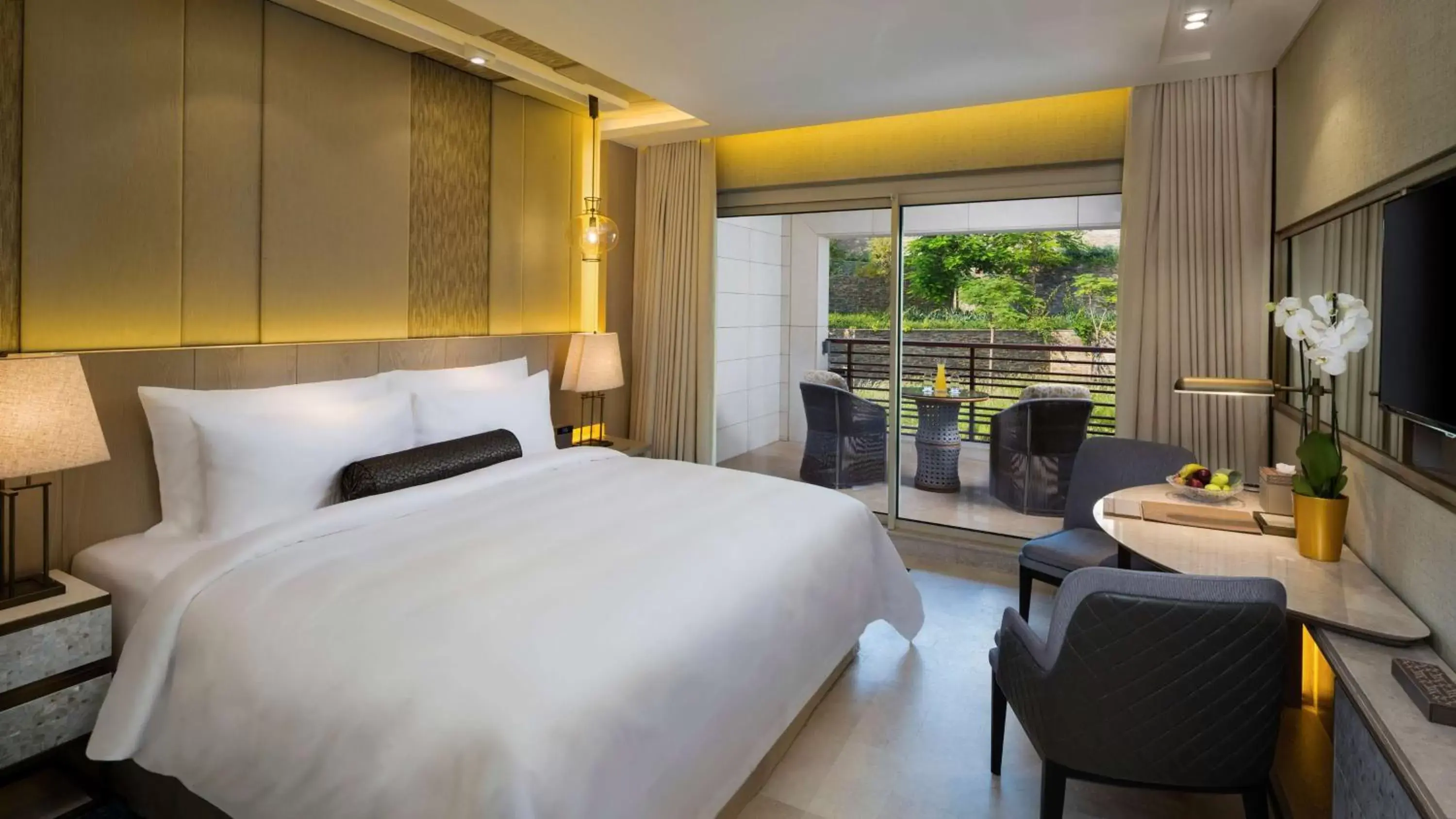 Bedroom, Bed in Kempinski Summerland Hotel & Resort Beirut