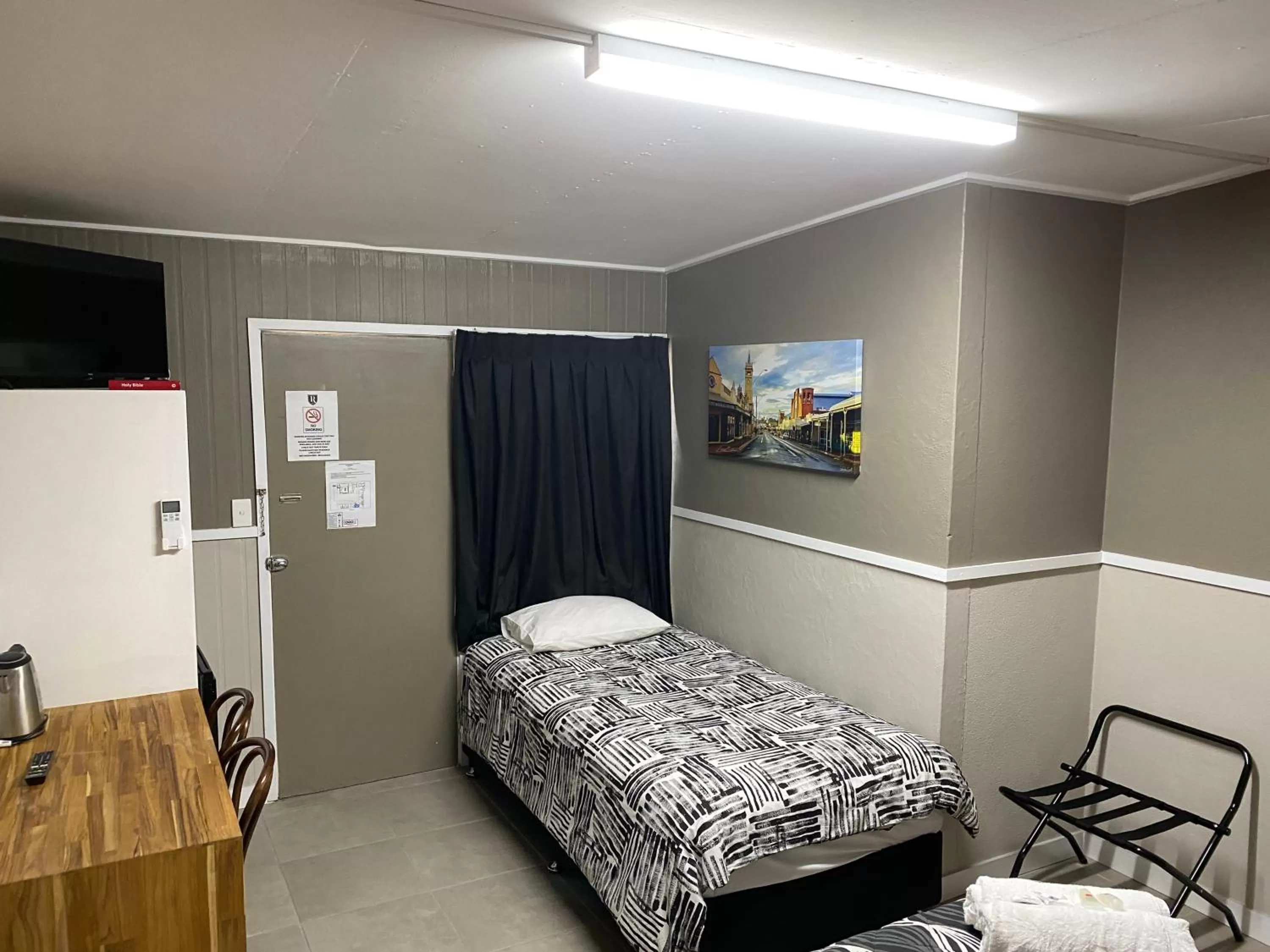 Bedroom, Bed in Rix Hotel Motel