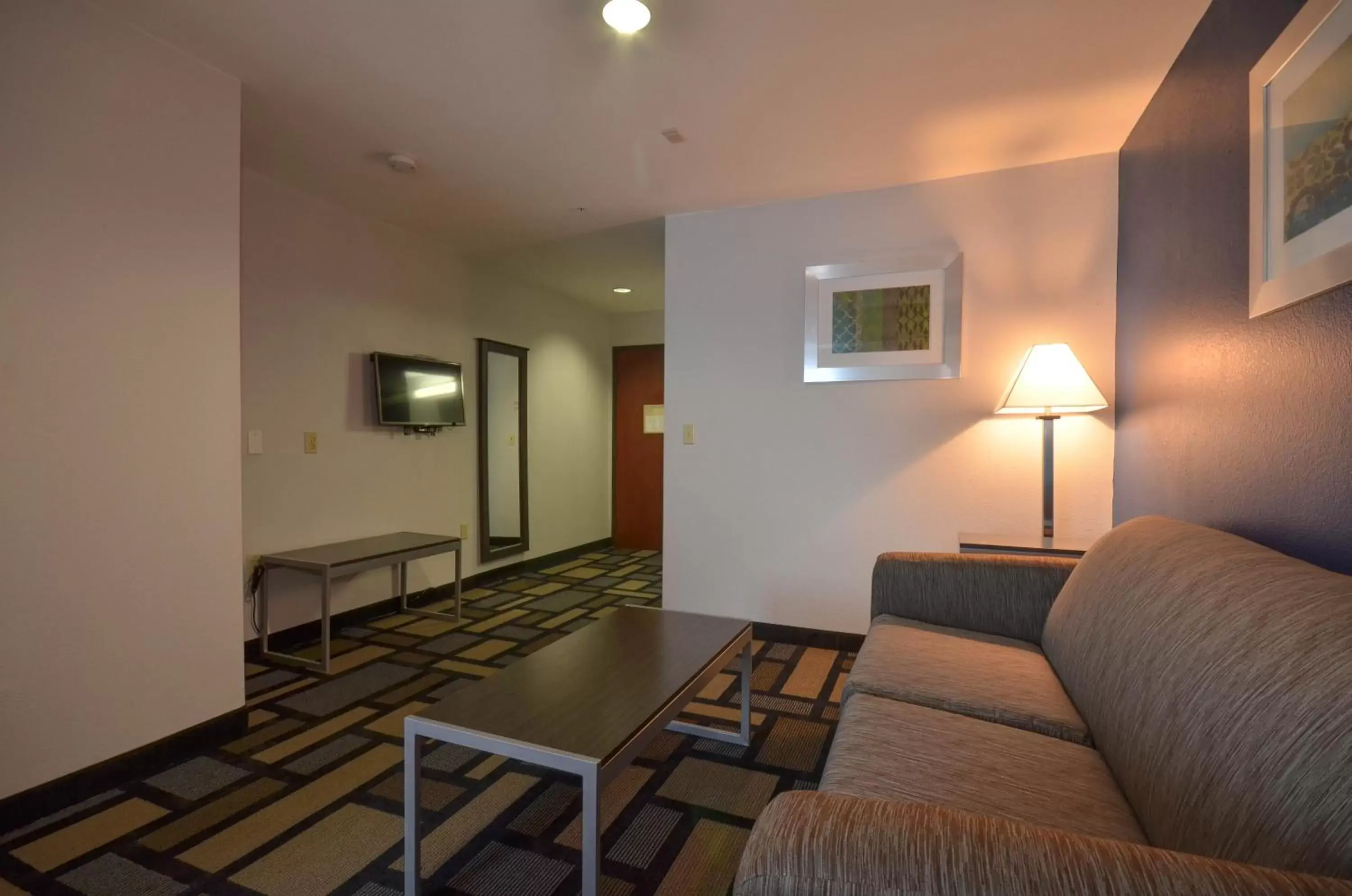 Living room, Lounge/Bar in Best Western Galleria Inn & Suites