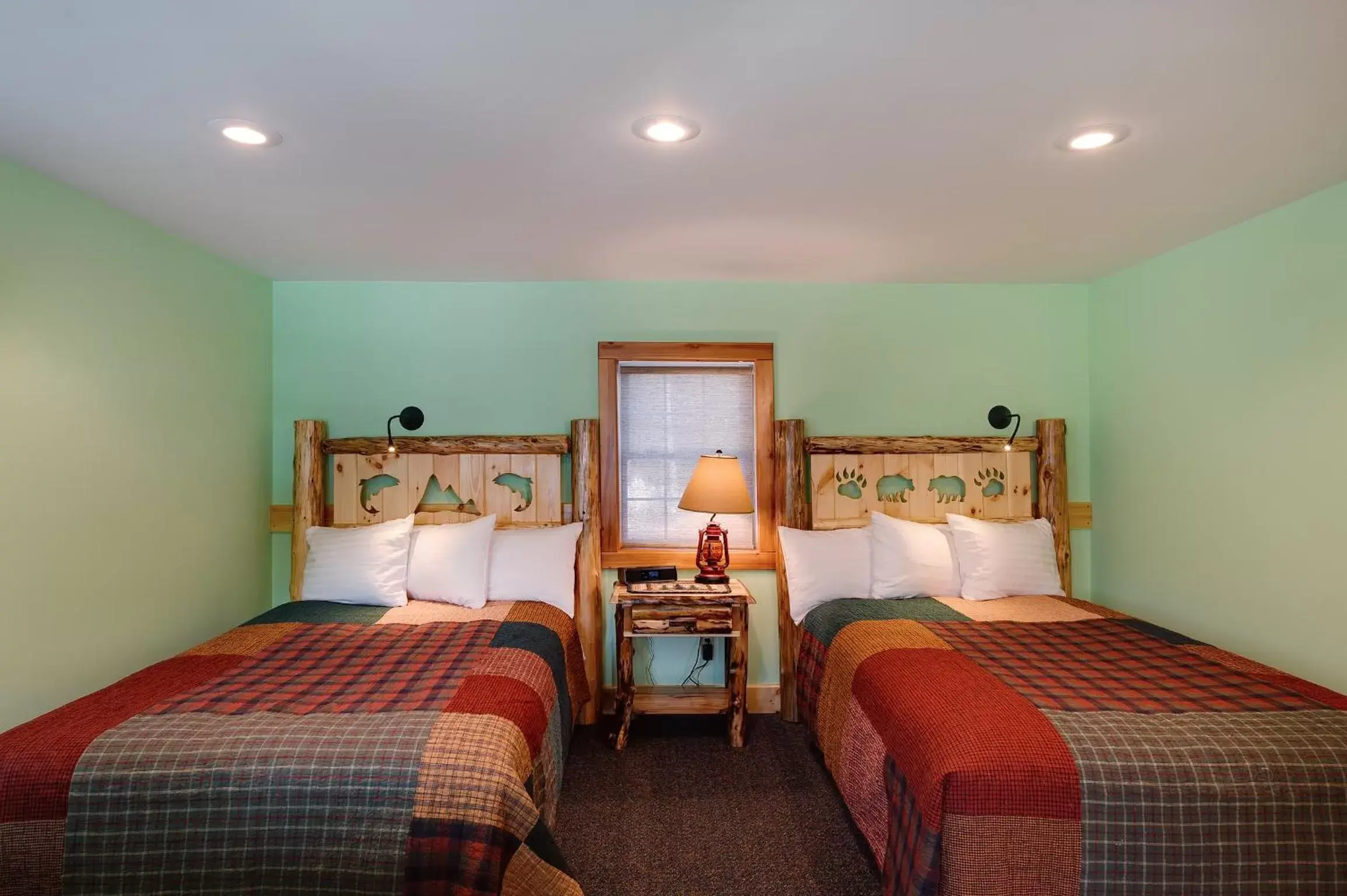 Bedroom, Bed in Cobble Mountain Lodge