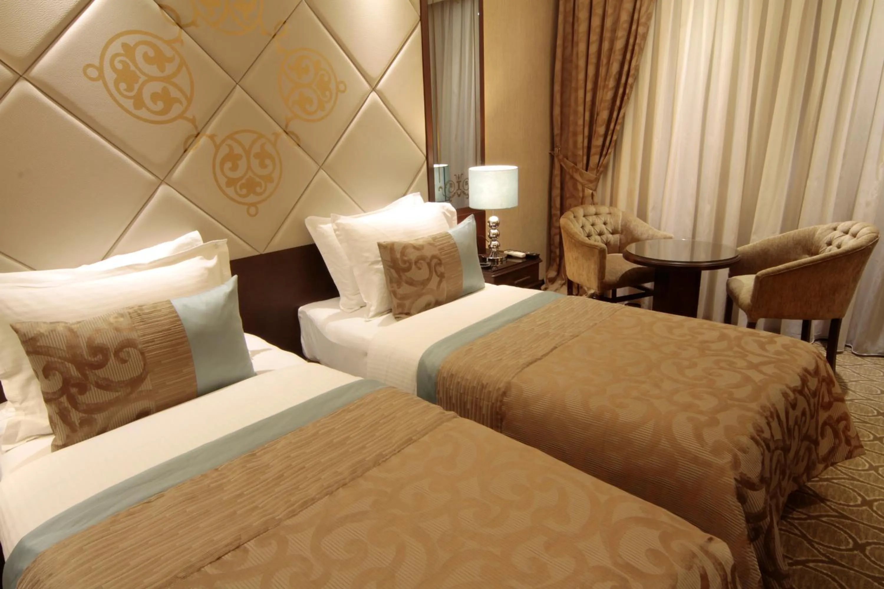 Photo of the whole room, Bed in Black Bird Hotel