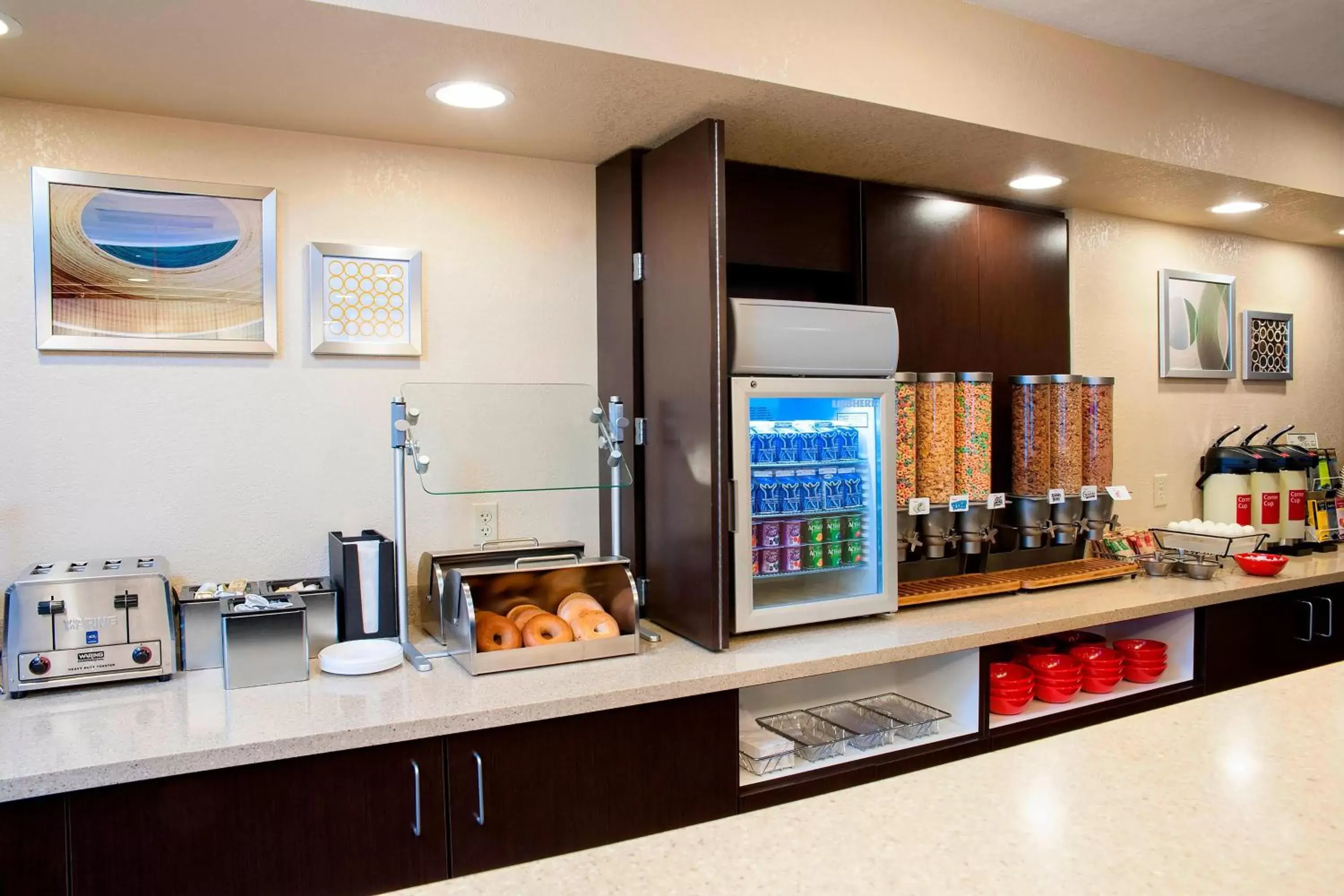 Breakfast, Kitchen/Kitchenette in TownePlace Suites by Marriott Indianapolis - Keystone