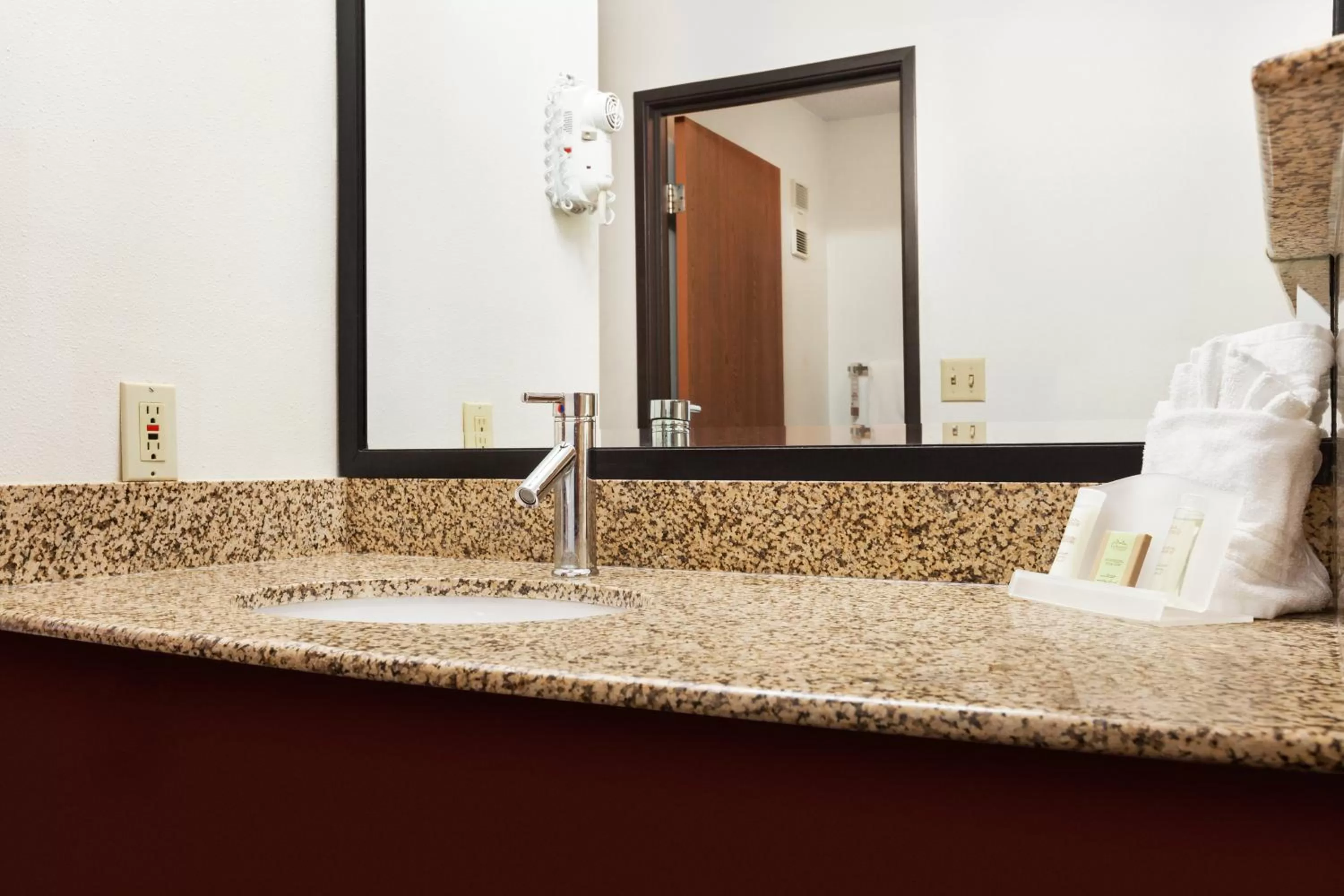 Bathroom in Super 8 by Wyndham Milwaukee Airport