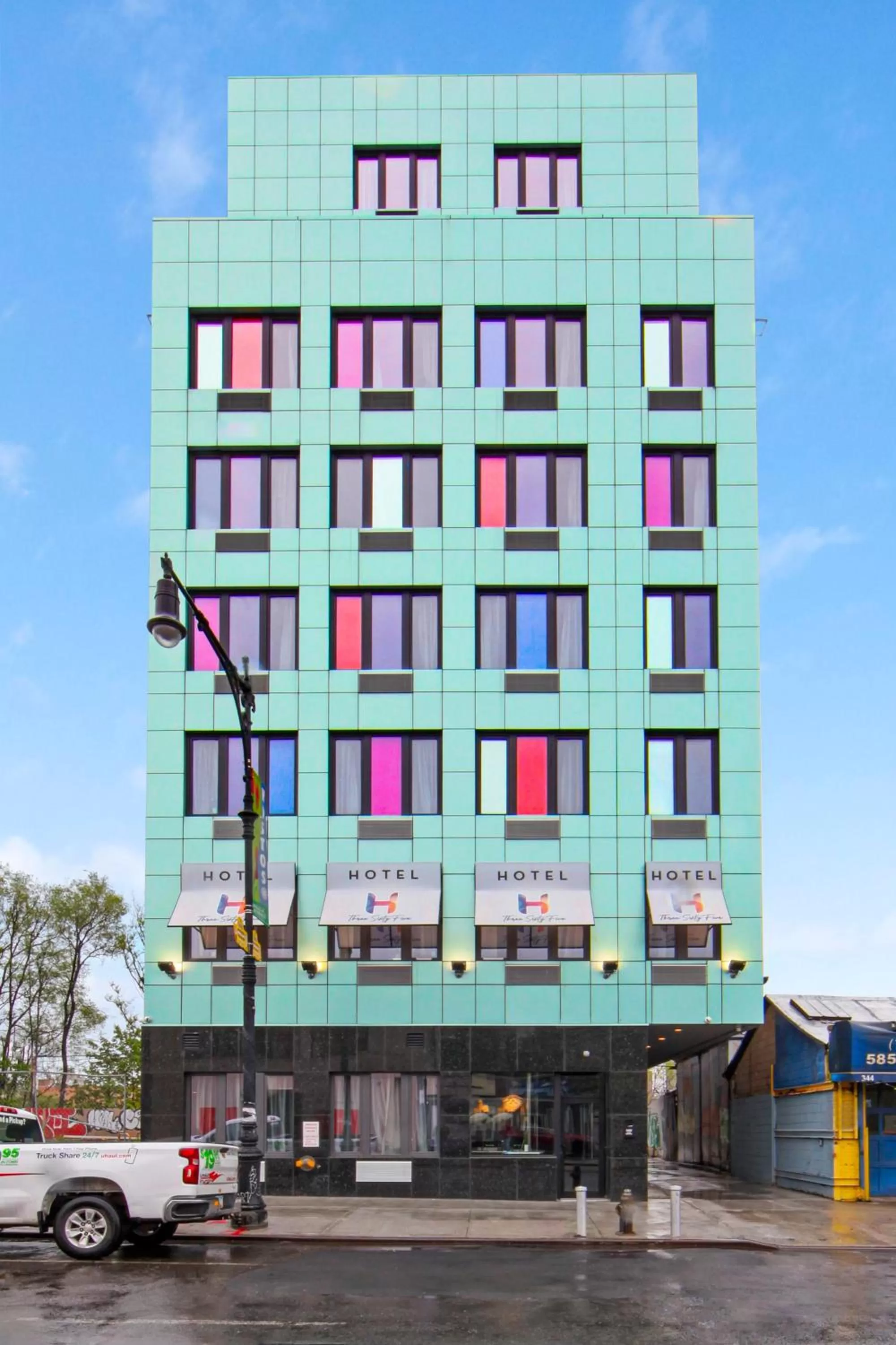 Property building in Hotel 365 Bronx - Yankee Stadium