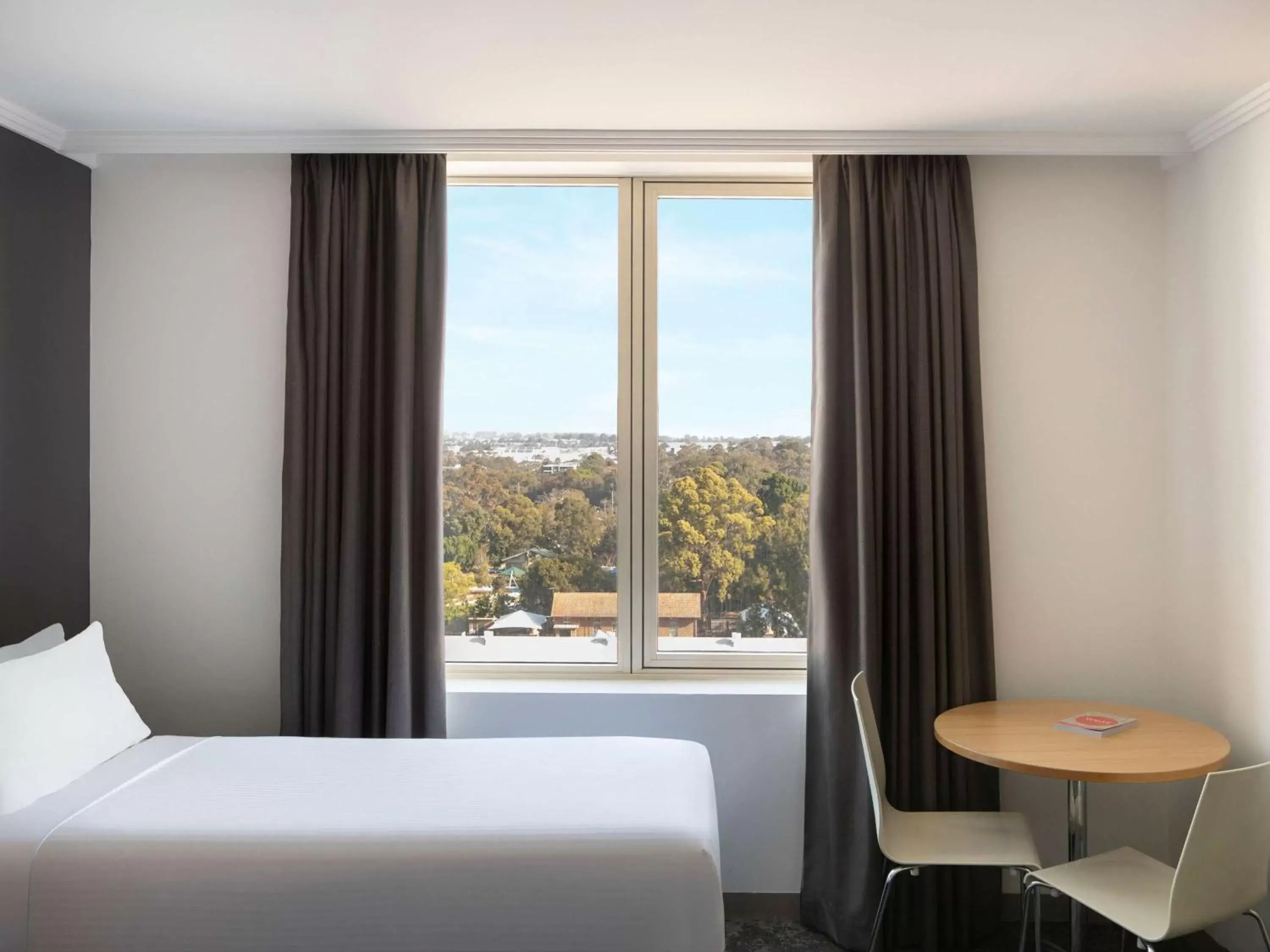 Bedroom, Bed in Mercure Sydney Bankstown