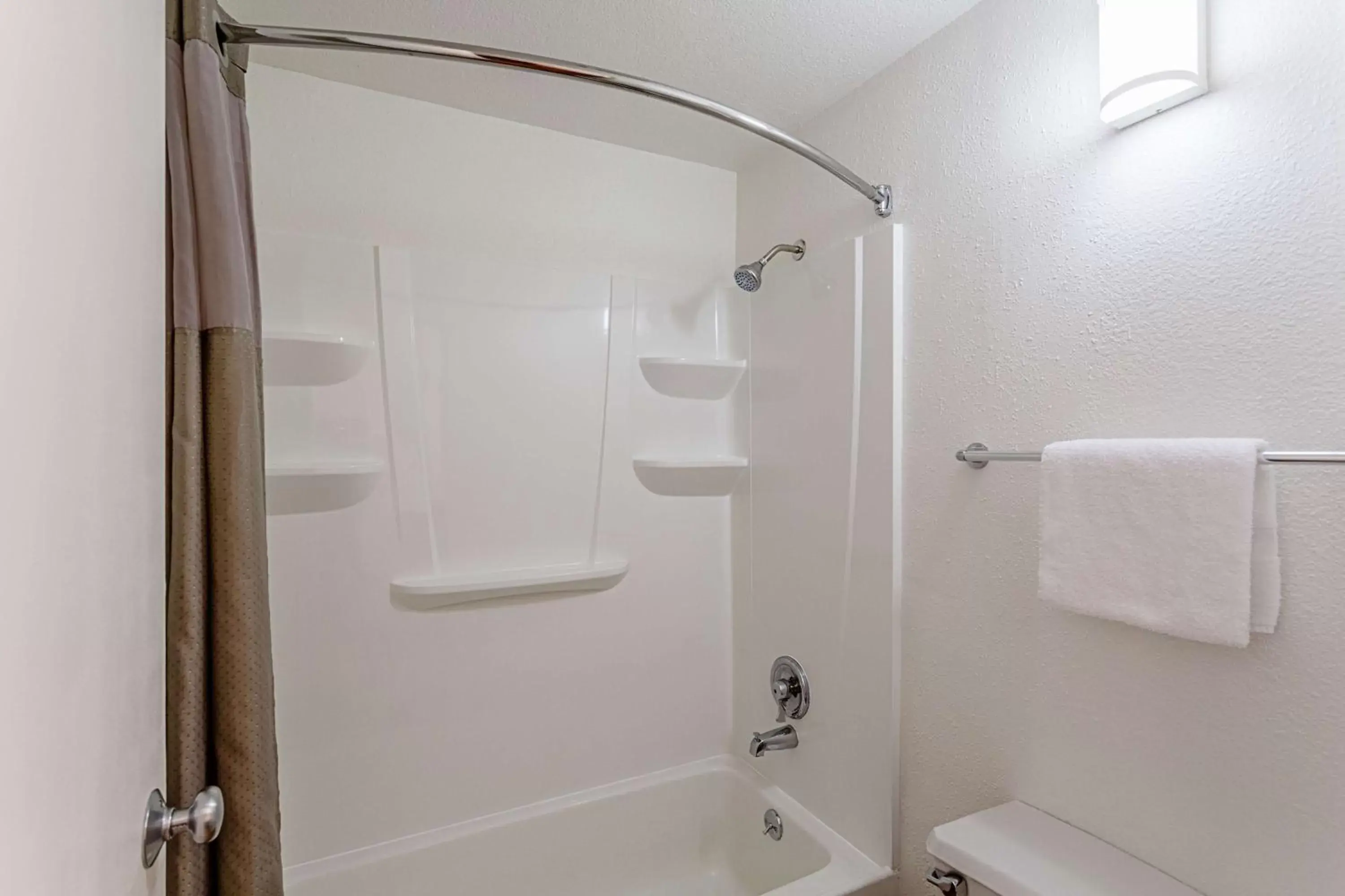 Shower, Bathroom in Motel 6-Richland, WA