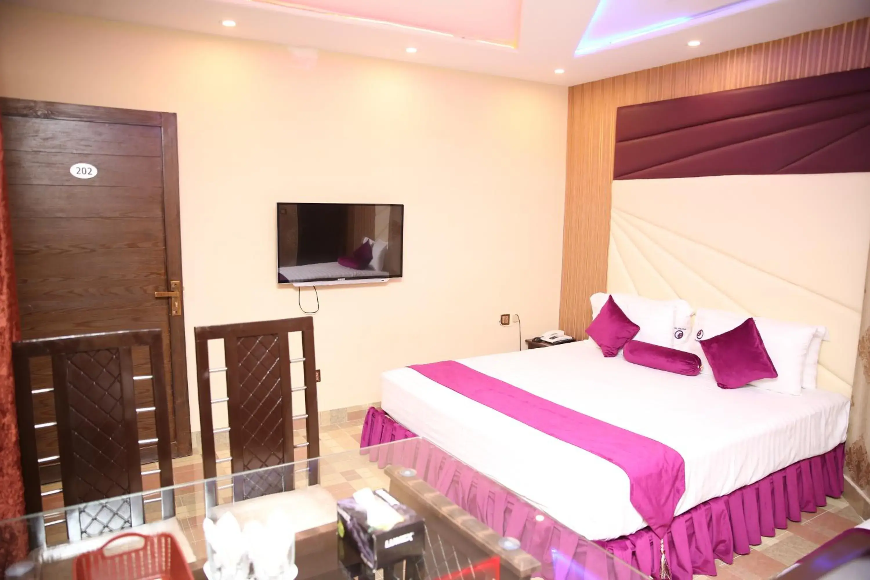 Bedroom, Bed in Hotel Premier Inn Gulberg