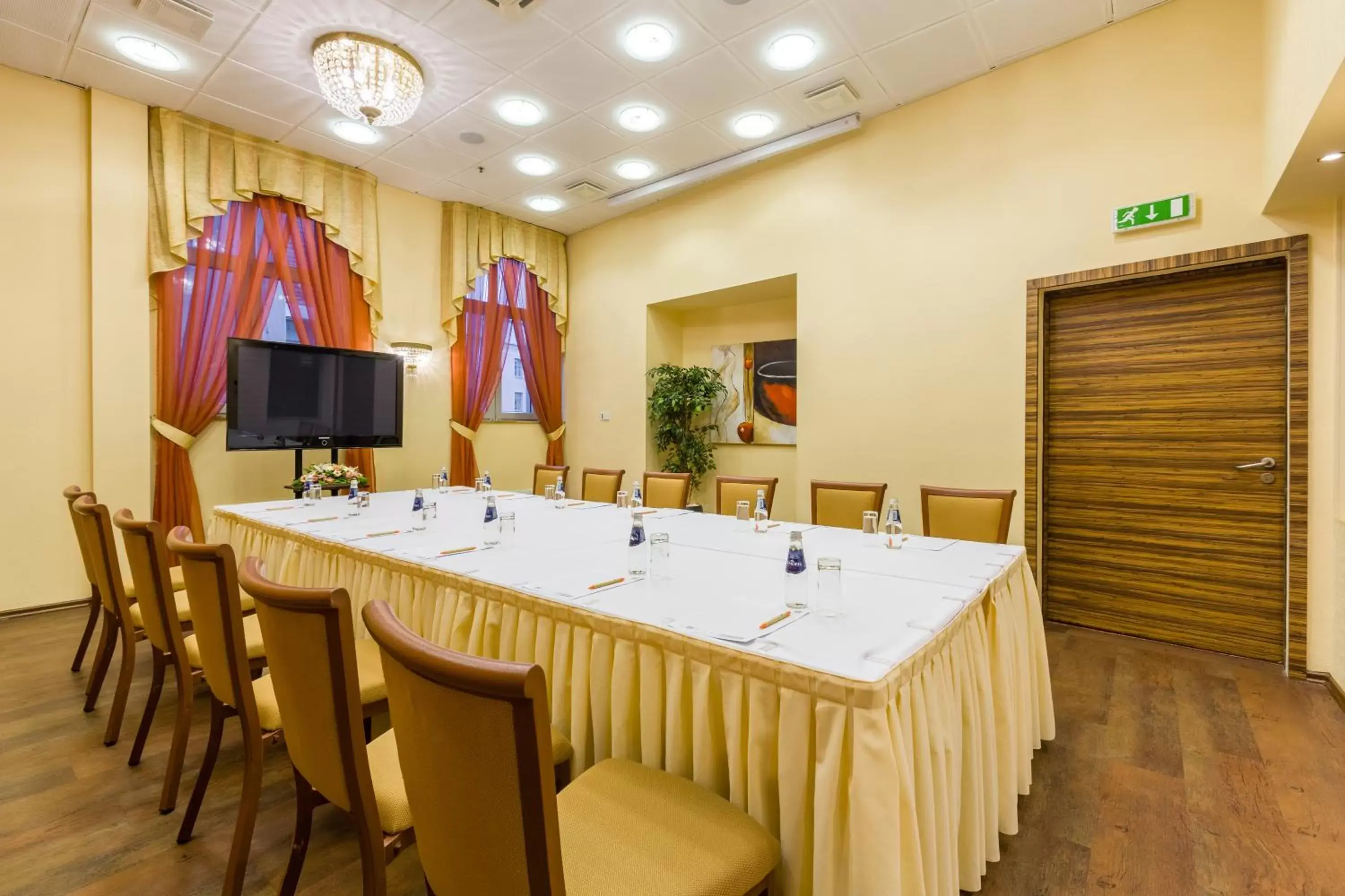 Meeting/conference room in Avalon Hotel & Conferences