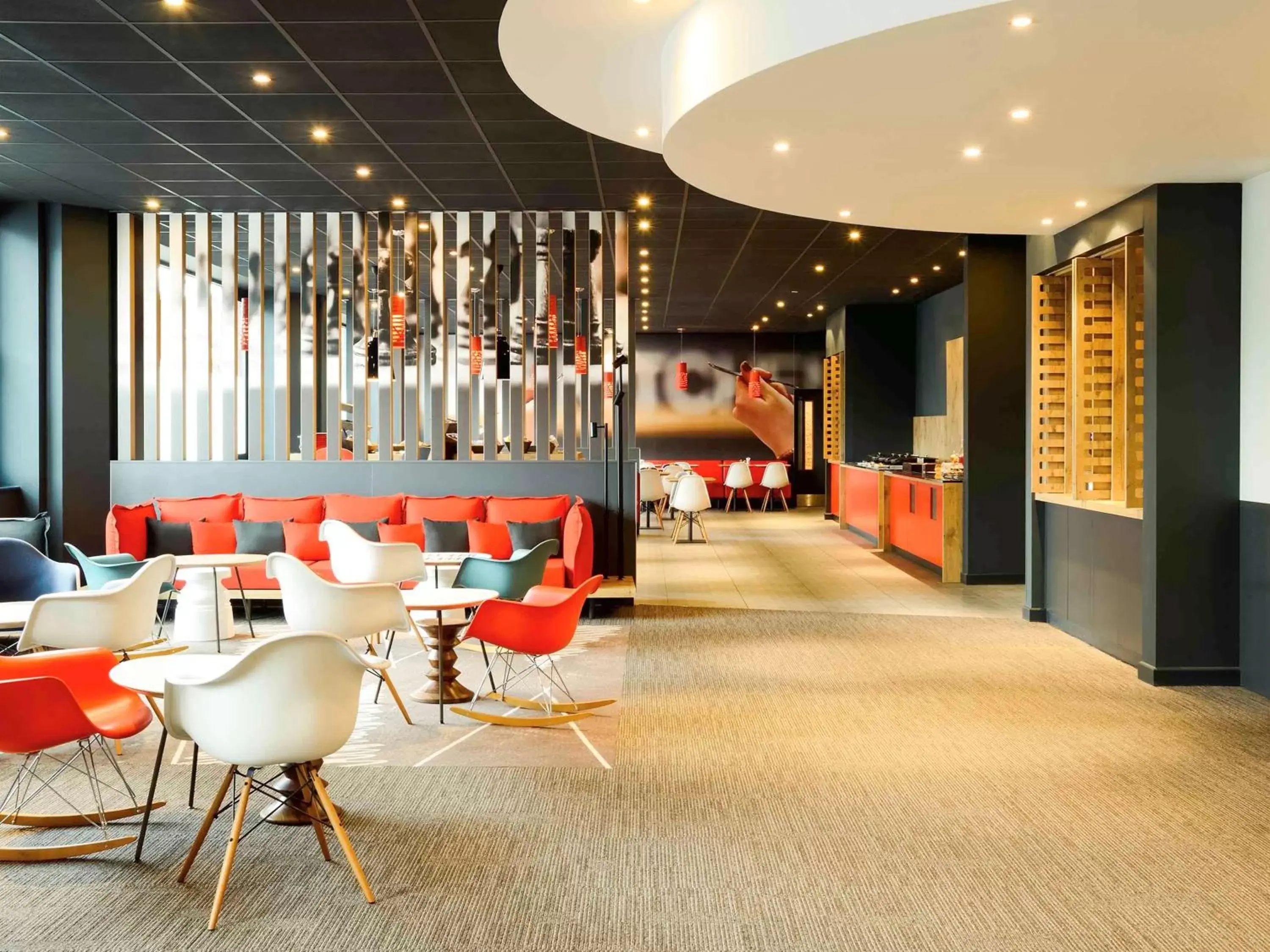 Restaurant/places to eat, Lounge/Bar in ibis Portsmouth