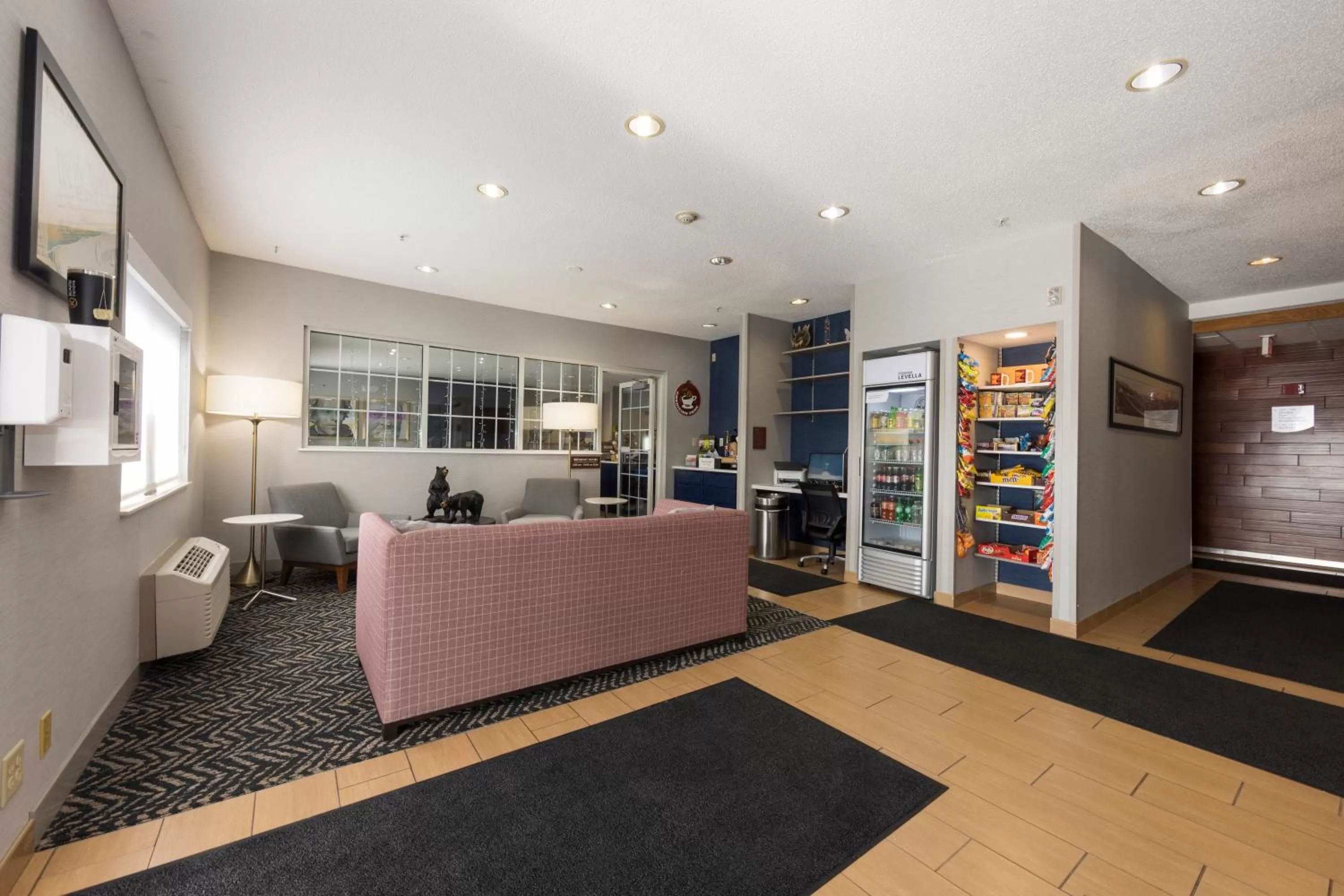 Lobby or reception in AmericInn by Wyndham Duluth