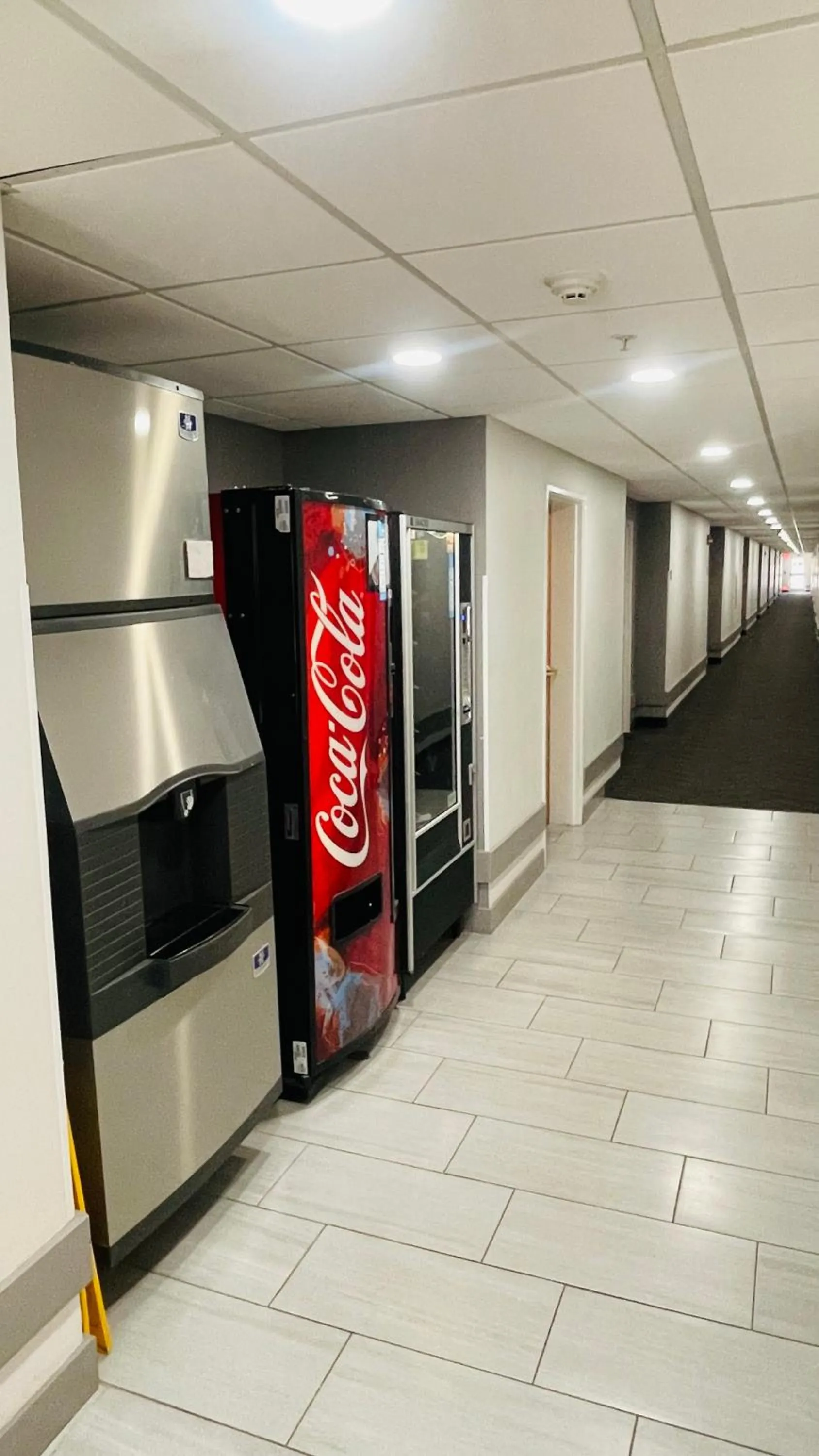 vending machine in Royal Inn Midvale