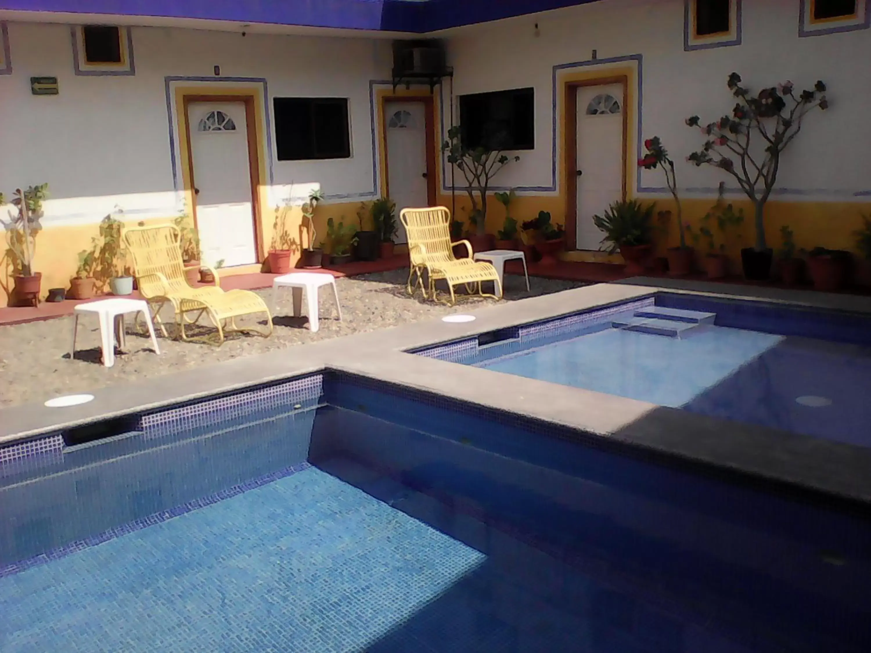 Swimming Pool in Hotel Sarabi