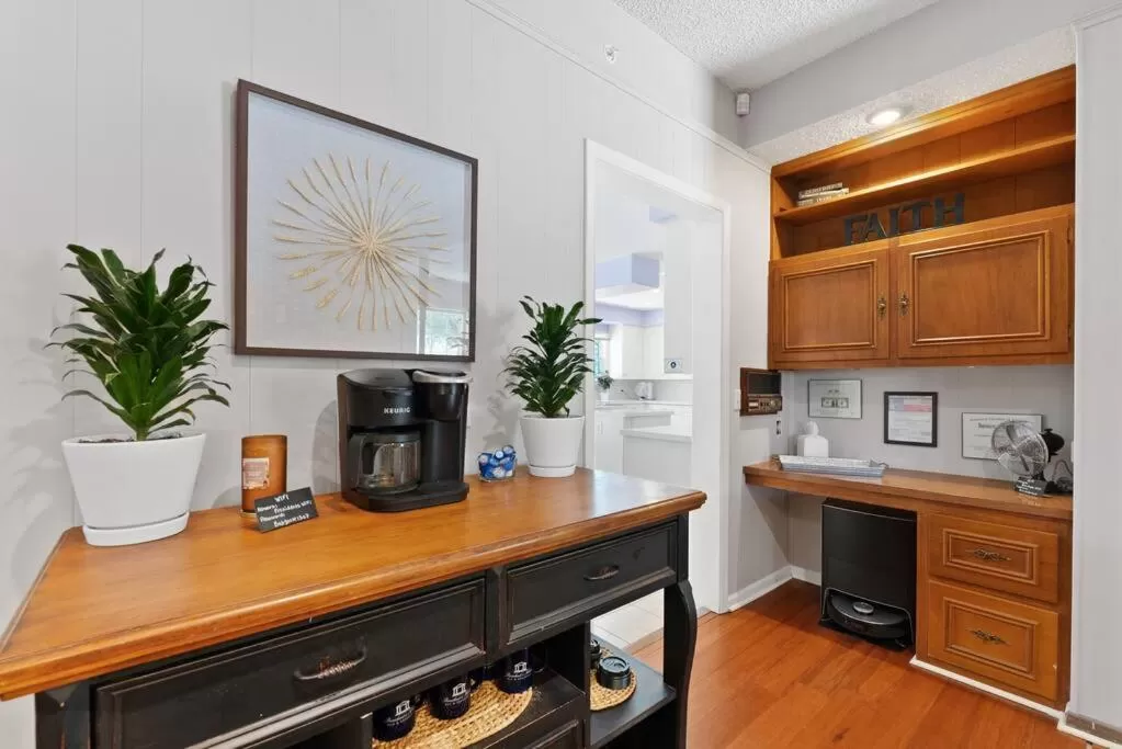 Kitchen/Kitchenette in Presidents House B & B