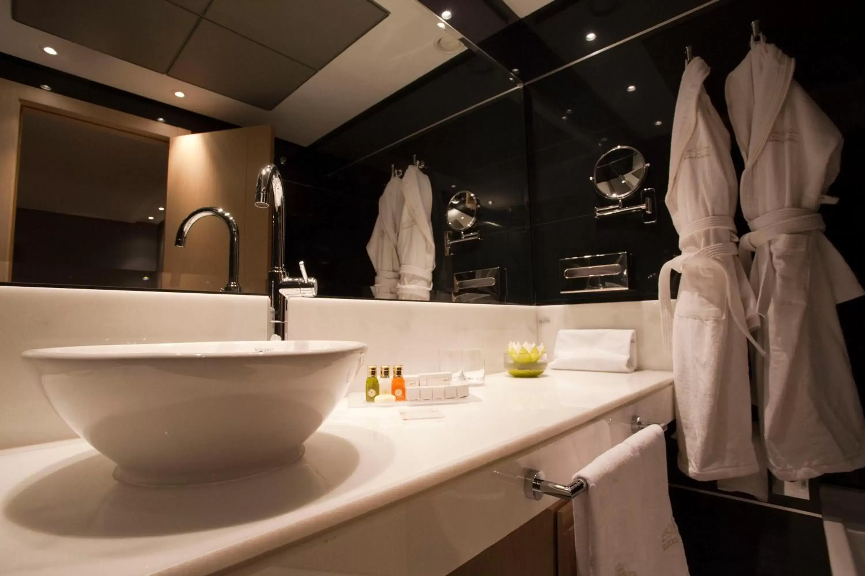 Bathroom in Nexus Valladolid Suites & Hotel