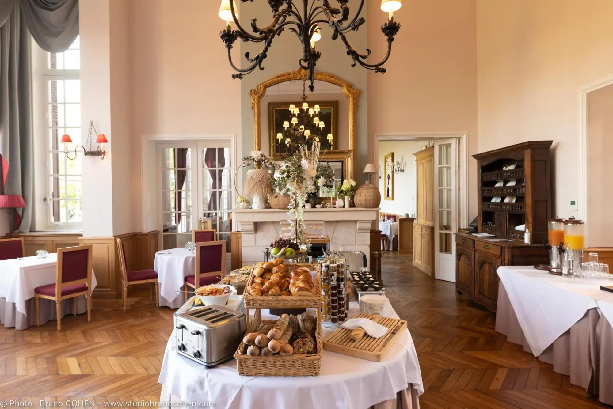Buffet breakfast, Restaurant/Places to Eat in Le Château de la Tour