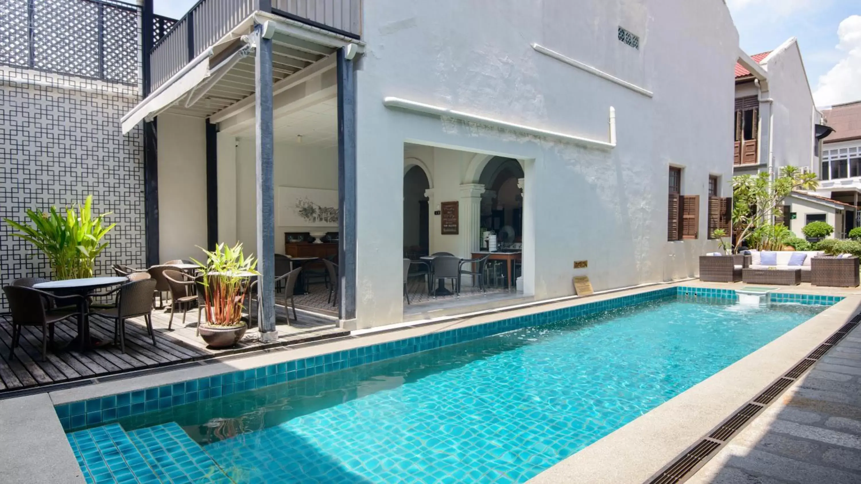 Restaurant/places to eat, Swimming Pool in Noordin Mews
