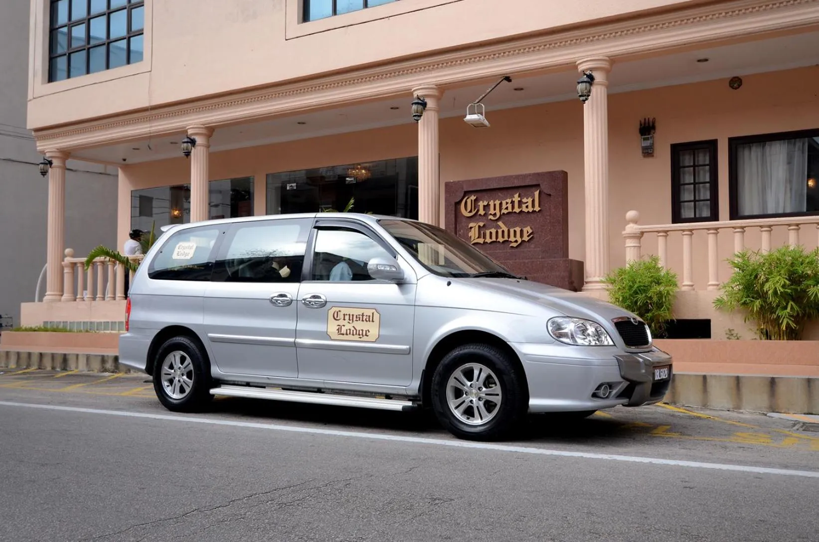 Facade/entrance in Crystal Lodge