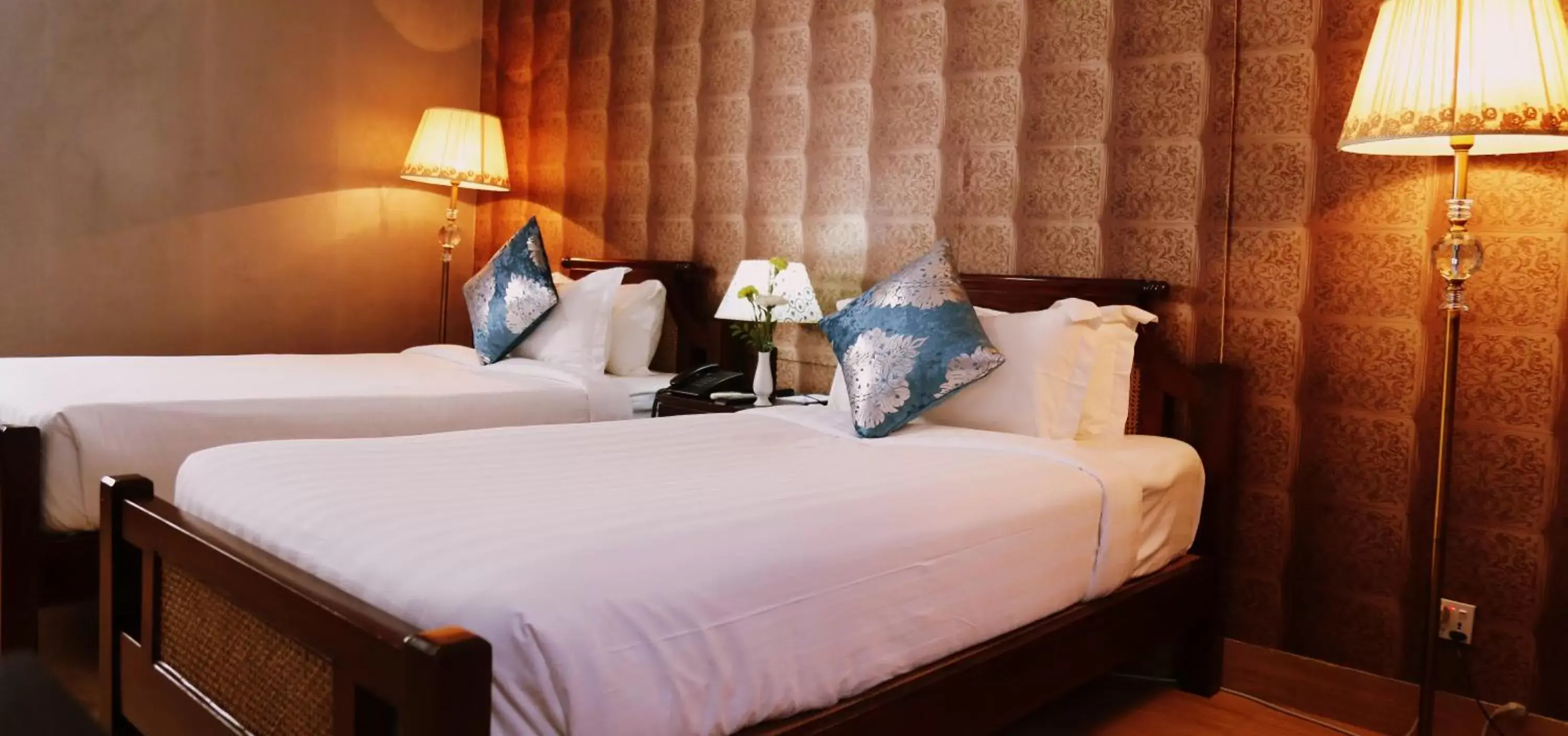 Bed in Civic Inn Bed in Civic Inn