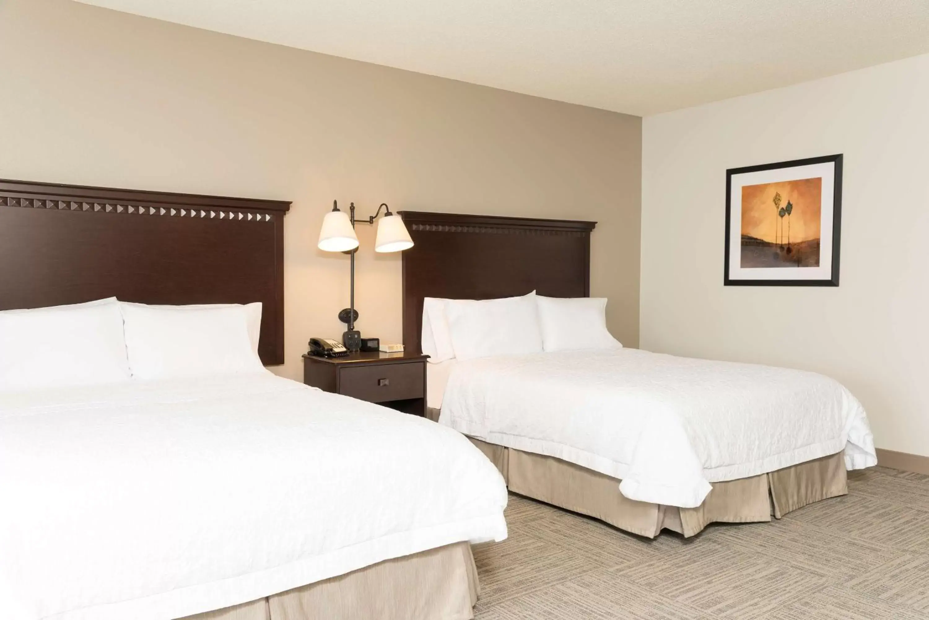 Bed in Hampton Inn & Suites Hartford-Manchester