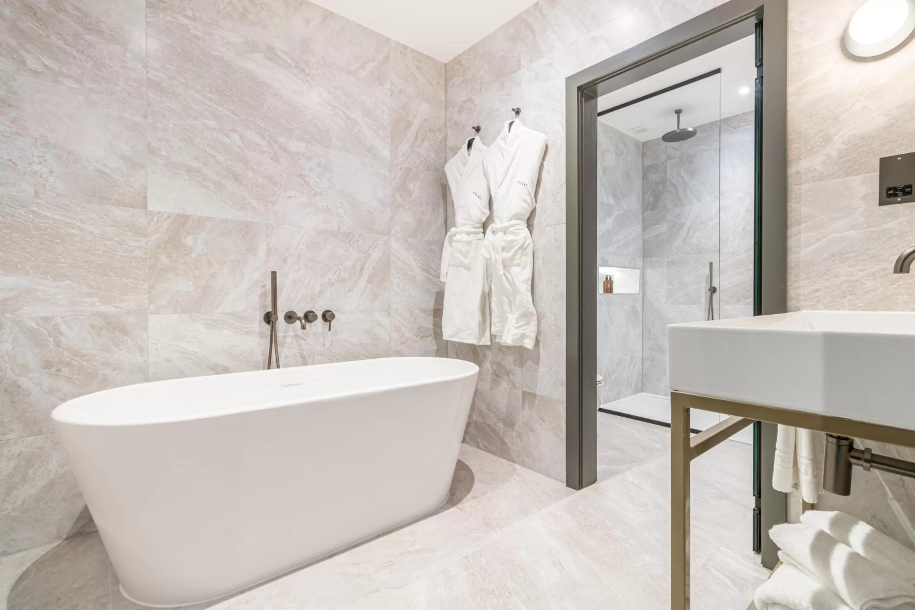 Shower in Velvet Hotel Manchester, WorldHotels Crafted