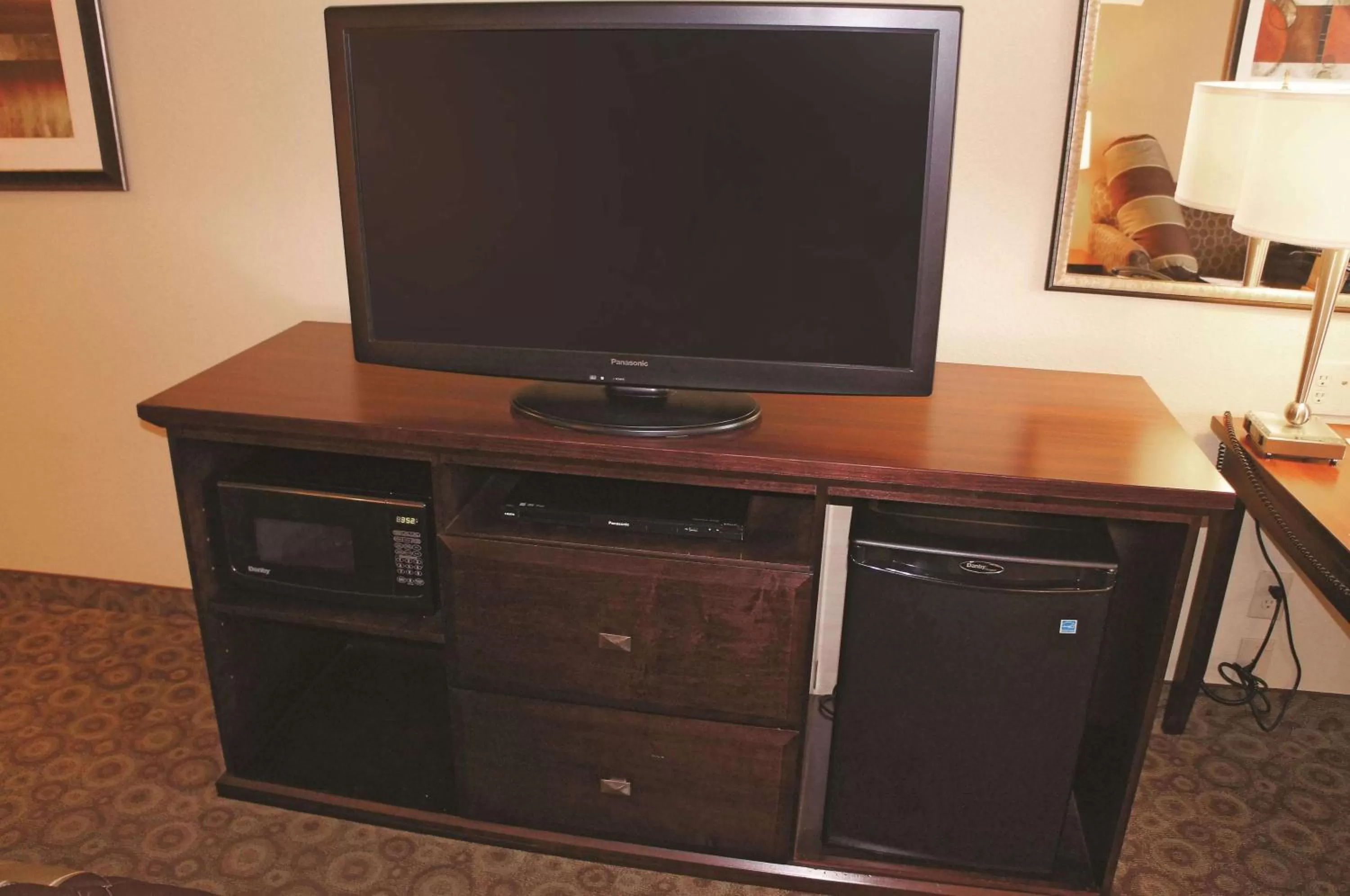 Photo of the whole room in La Quinta by Wyndham Dickinson