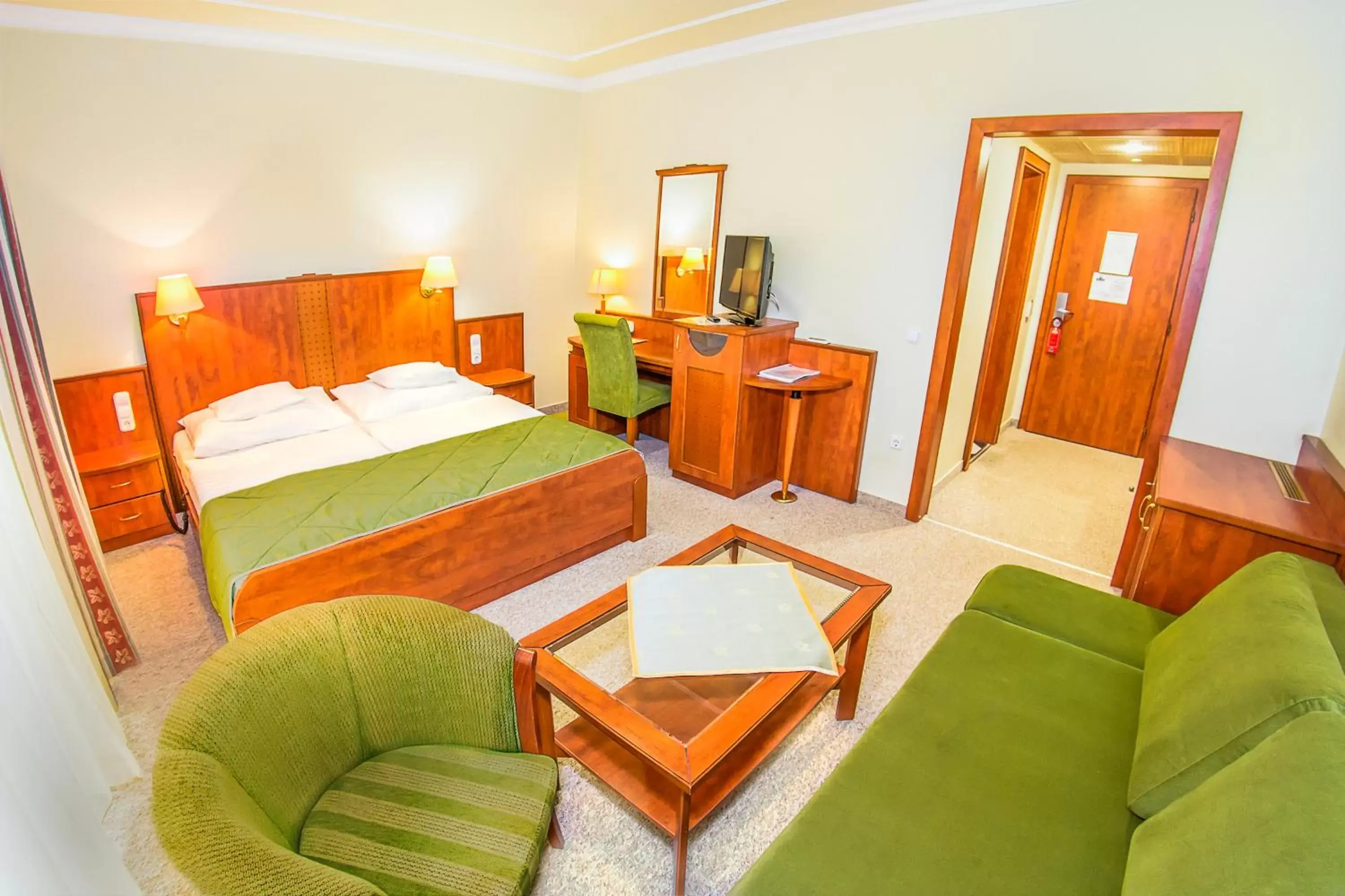 Bedroom, Seating Area in Hotel Silver