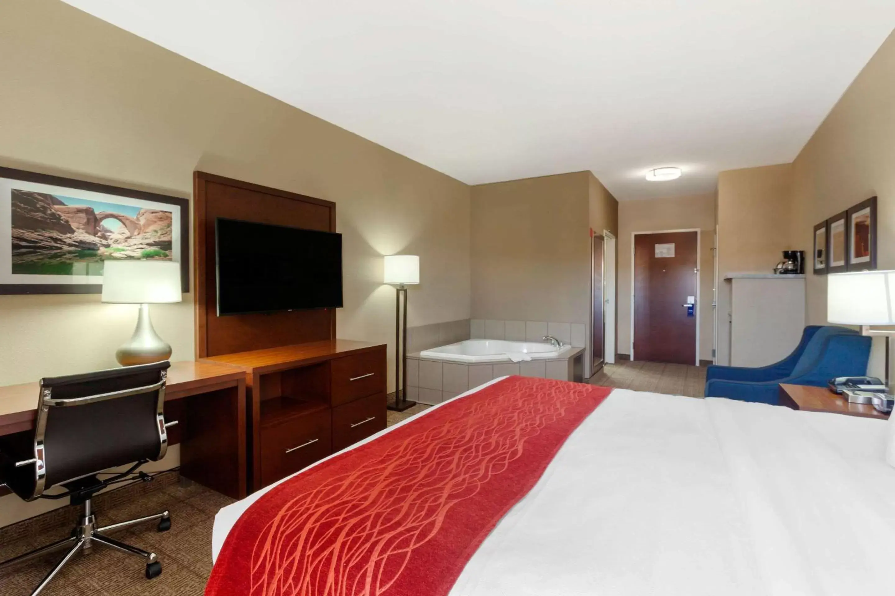 Photo of the whole room, Bed in Comfort Inn & Suites Page at Lake Powell