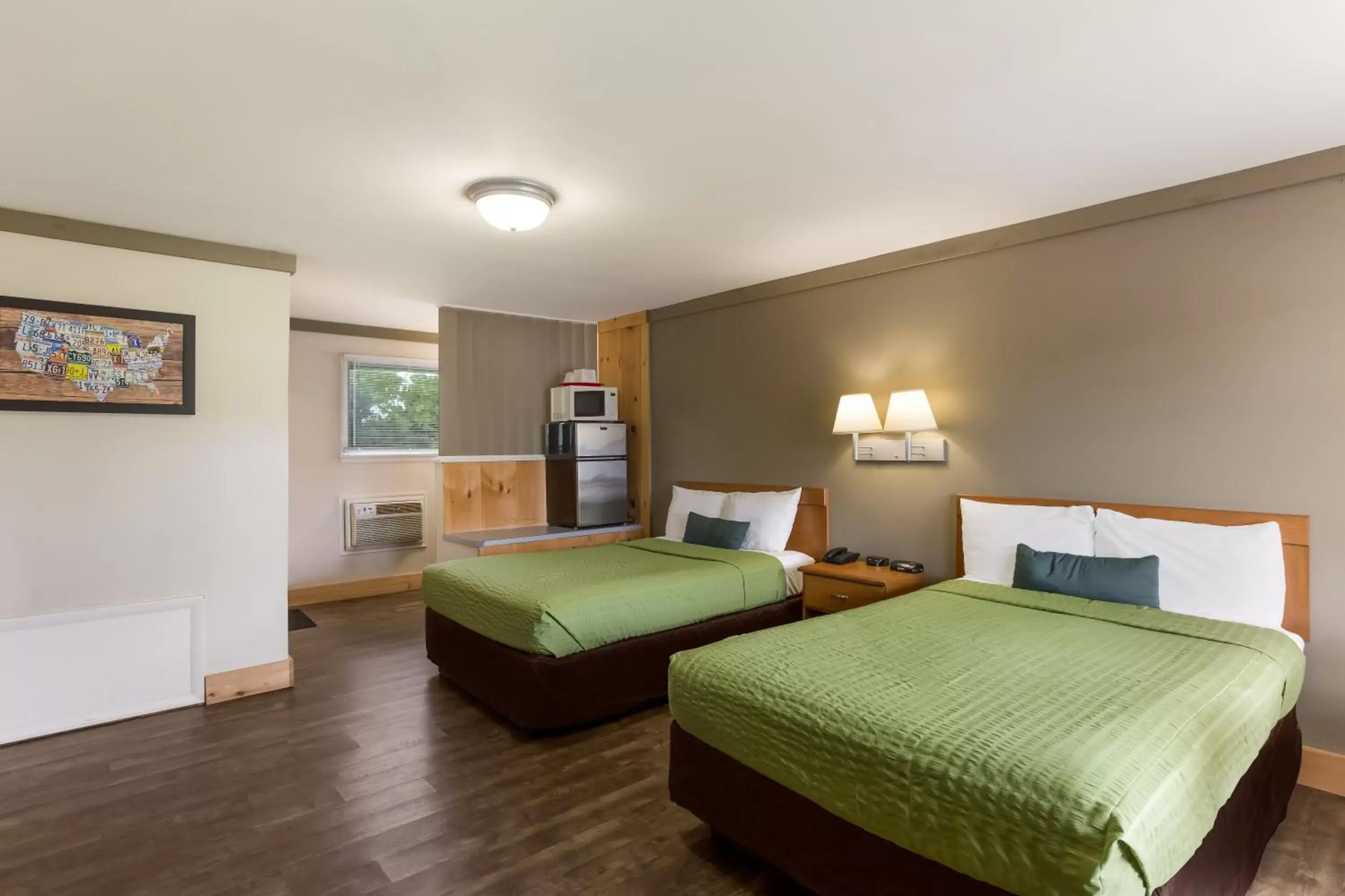 Photo of the whole room, Bed in Malone Inn Photo of the whole room, Bed in Malone Inn