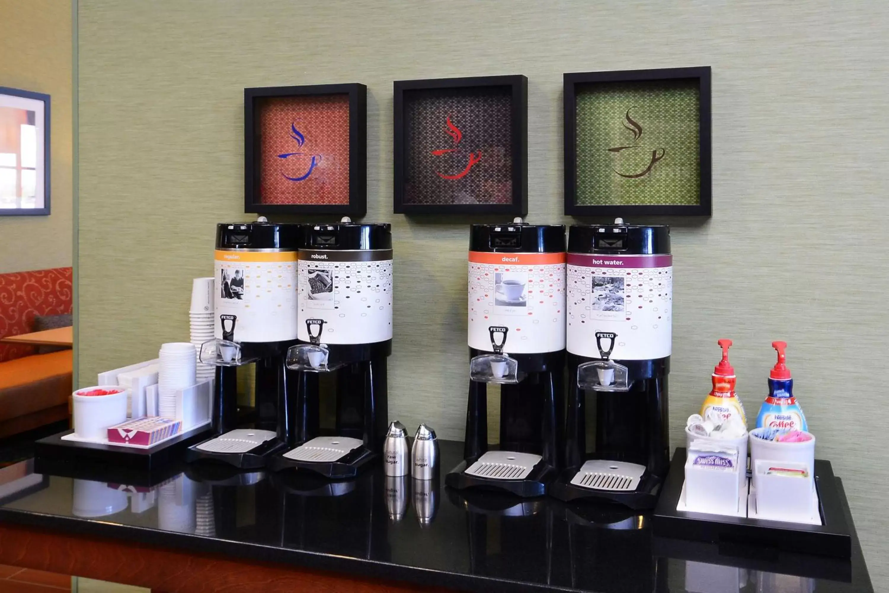 Dining area in Hampton Inn and Suites Lynchburg