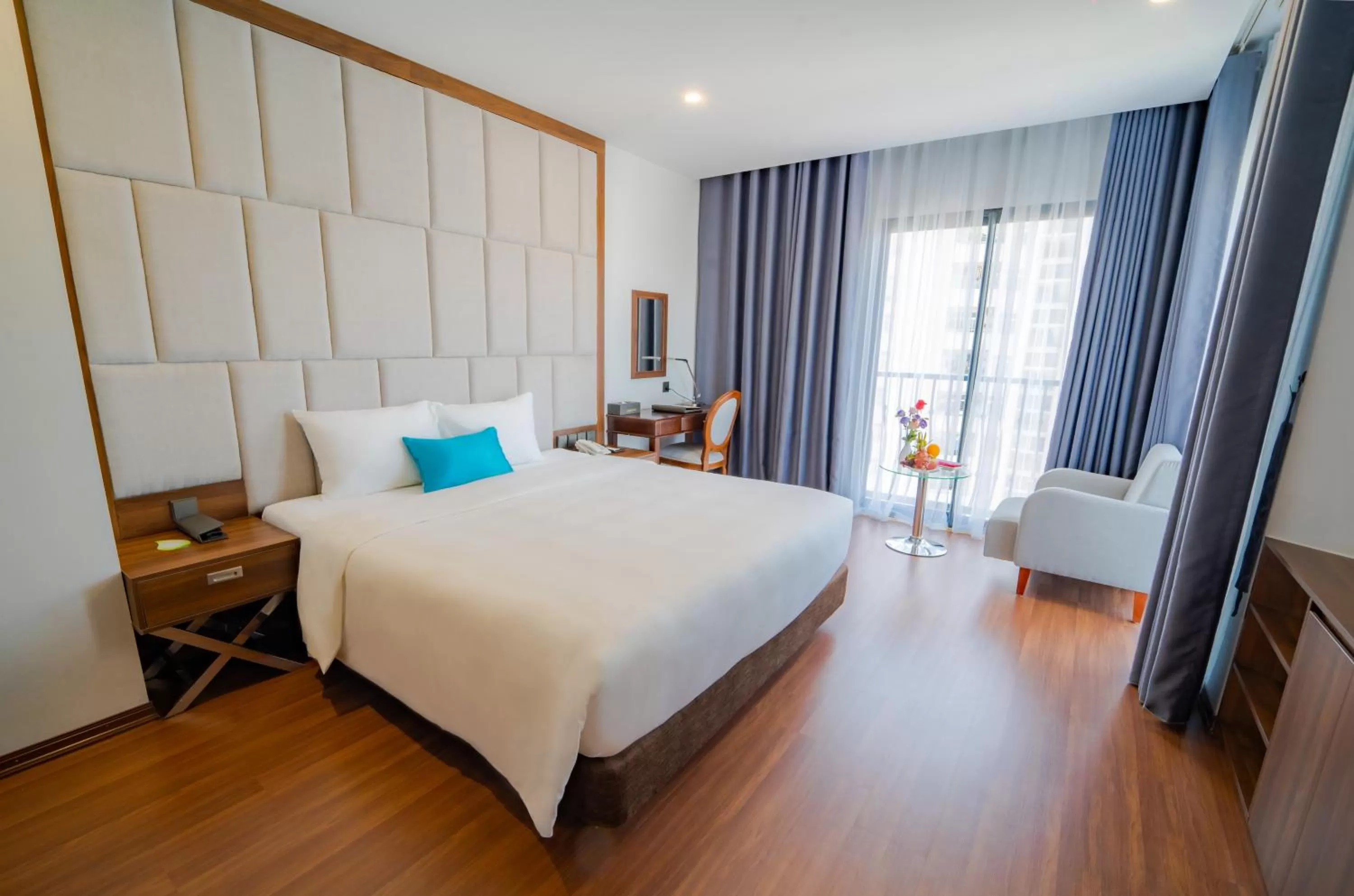Photo of the whole room, Bed in Paddington Hotel Halong Bayview