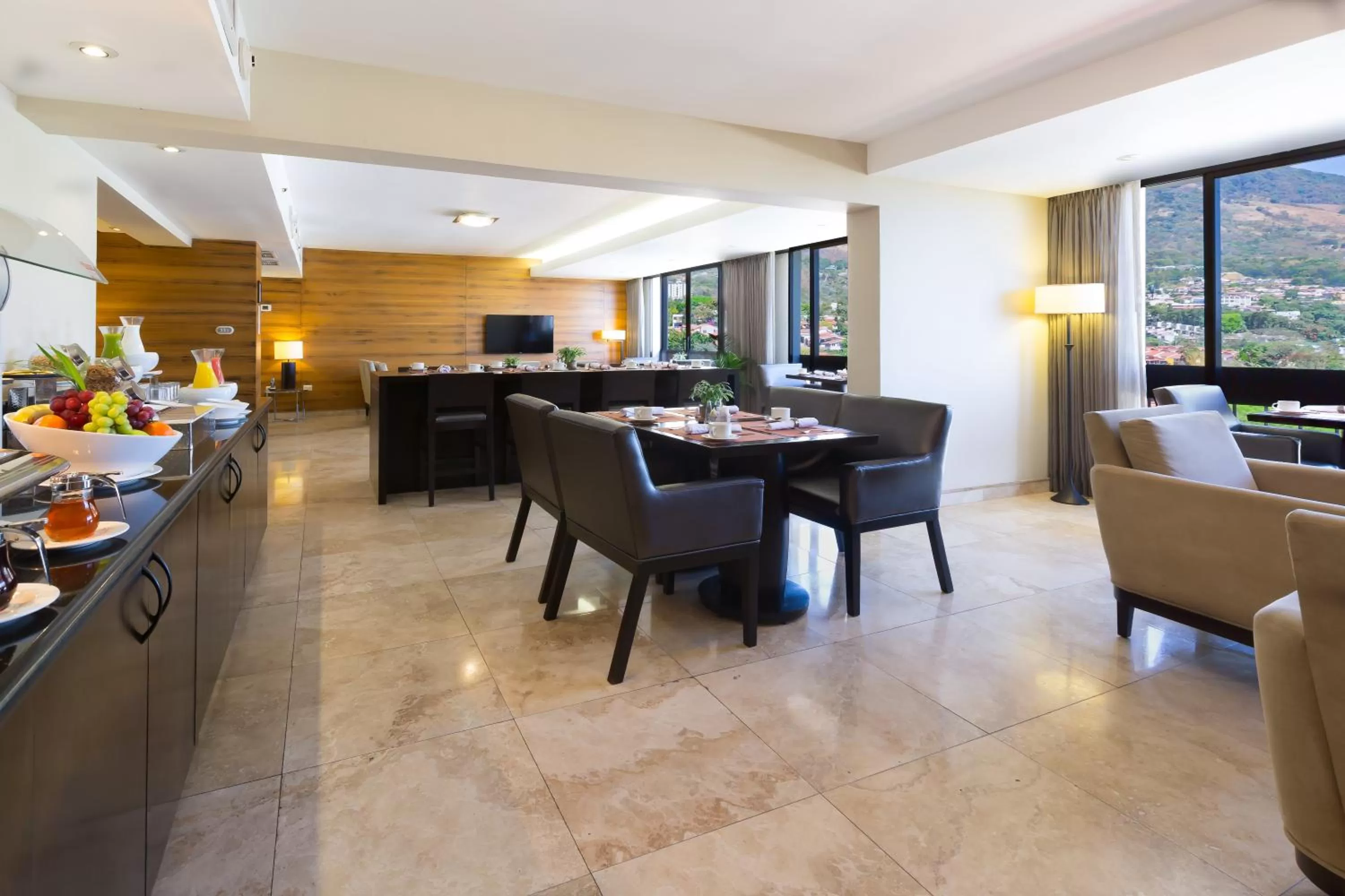 Food and drinks in Crowne Plaza San Salvador, an IHG Hotel