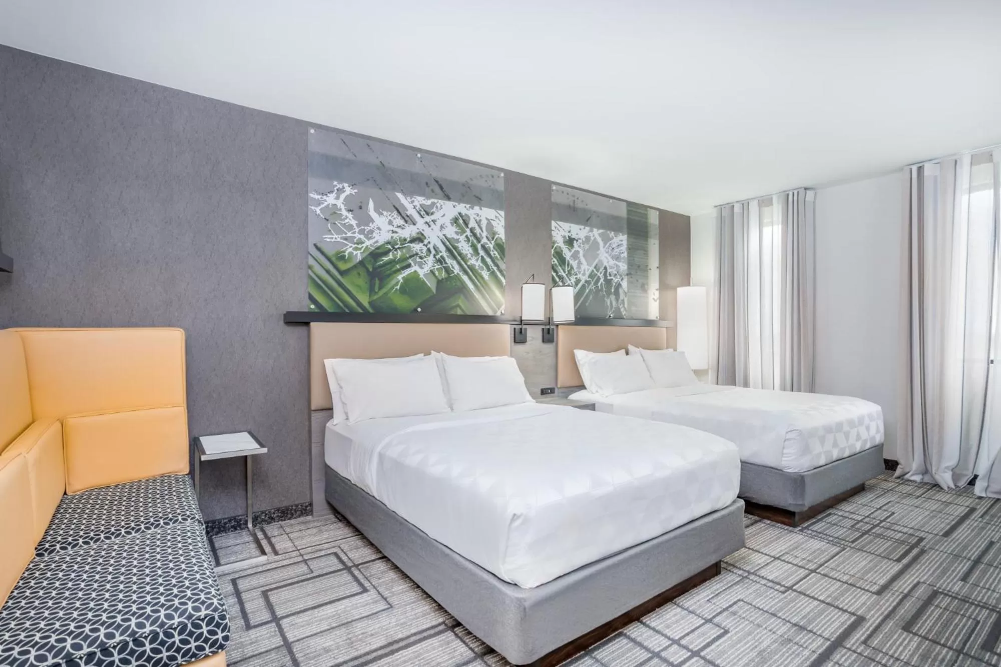 Bed in Holiday Inn Lafayette-City Centre by IHG