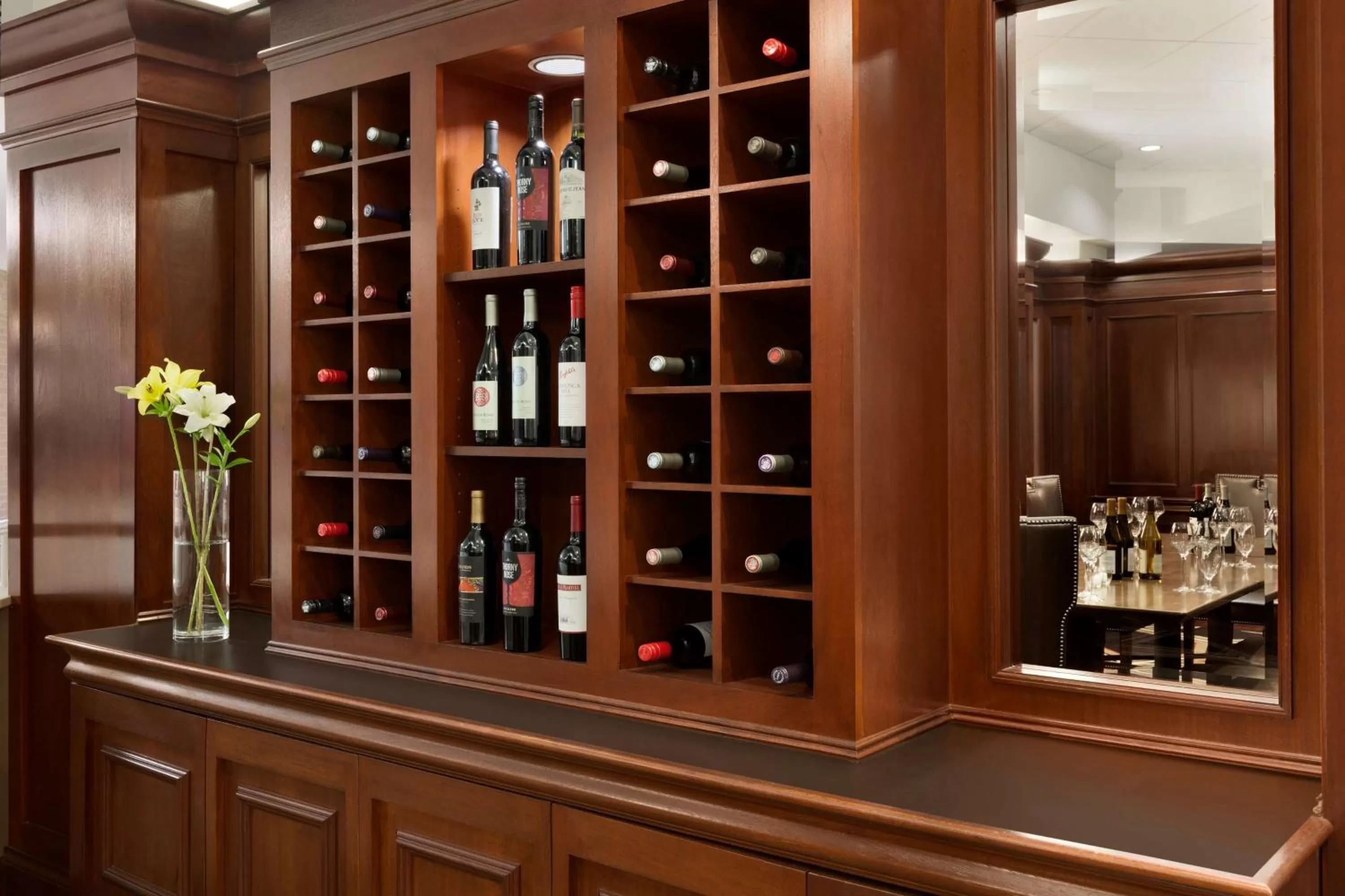 Lounge or bar in Hilton Arlington