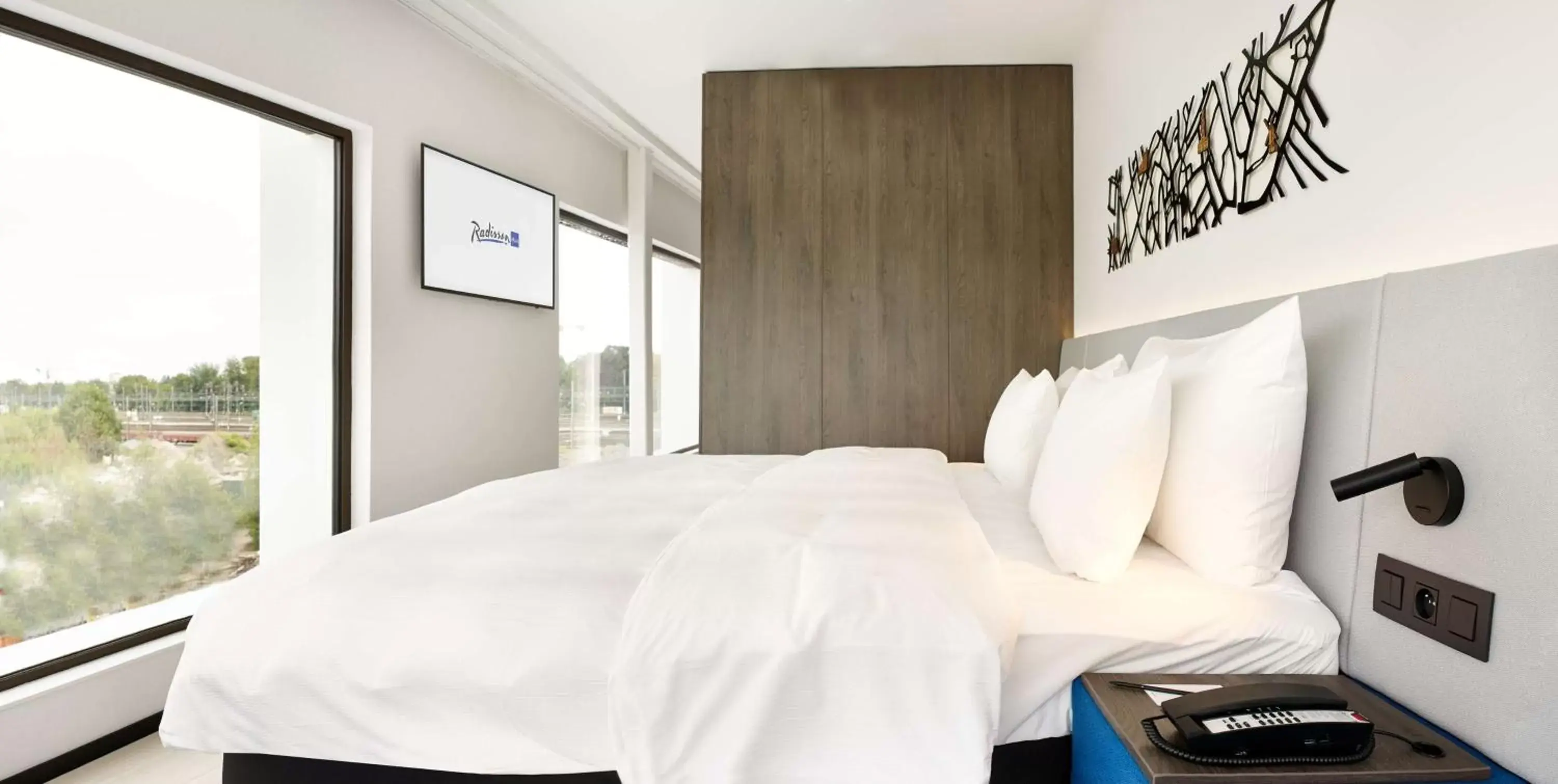 Photo of the whole room, Bed in Radisson Blu Hotel, Bruges