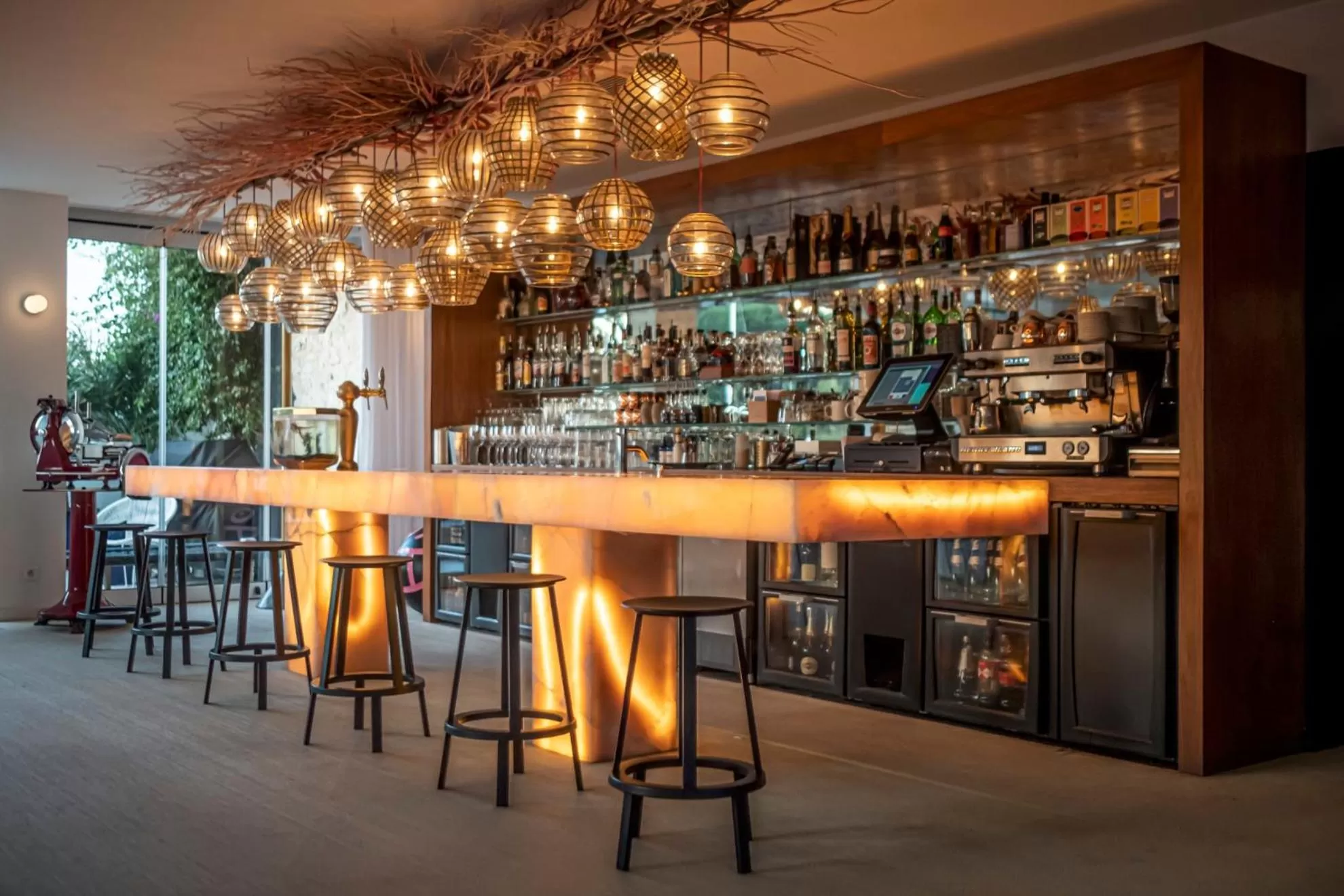 Lounge or bar in Hôtel La Reine Jane